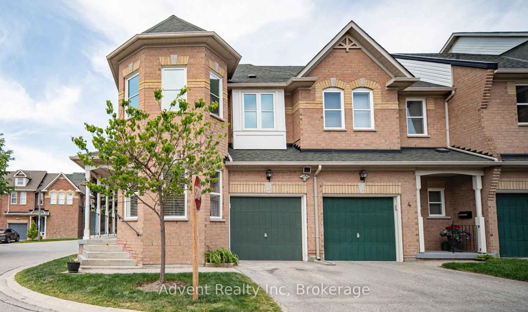Photo 1 of 2 Albert Baily Way, Markham, Buttonville — HOMEH