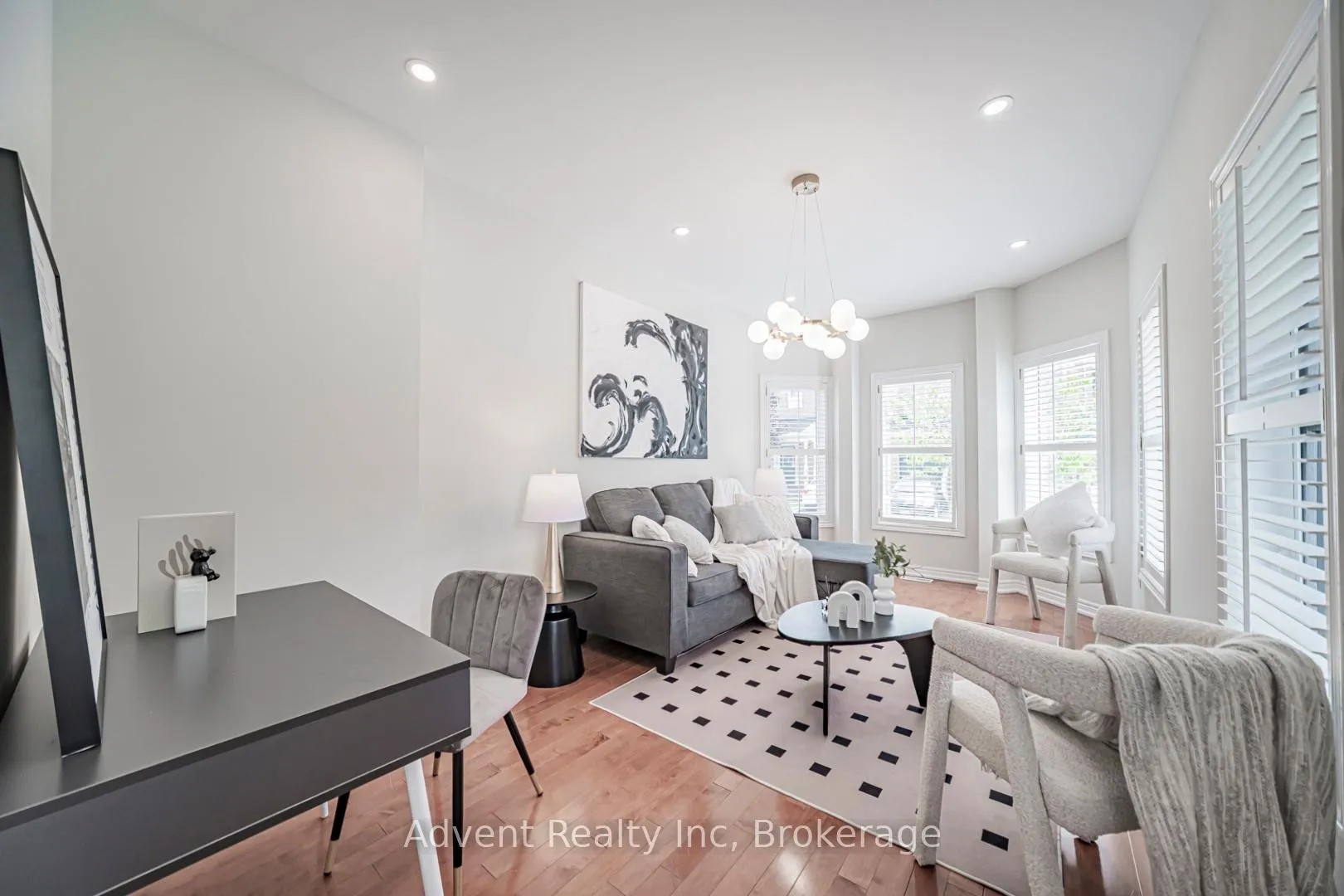 Photo 3 of 2 Albert Baily Way, Markham, Buttonville — HOMEH