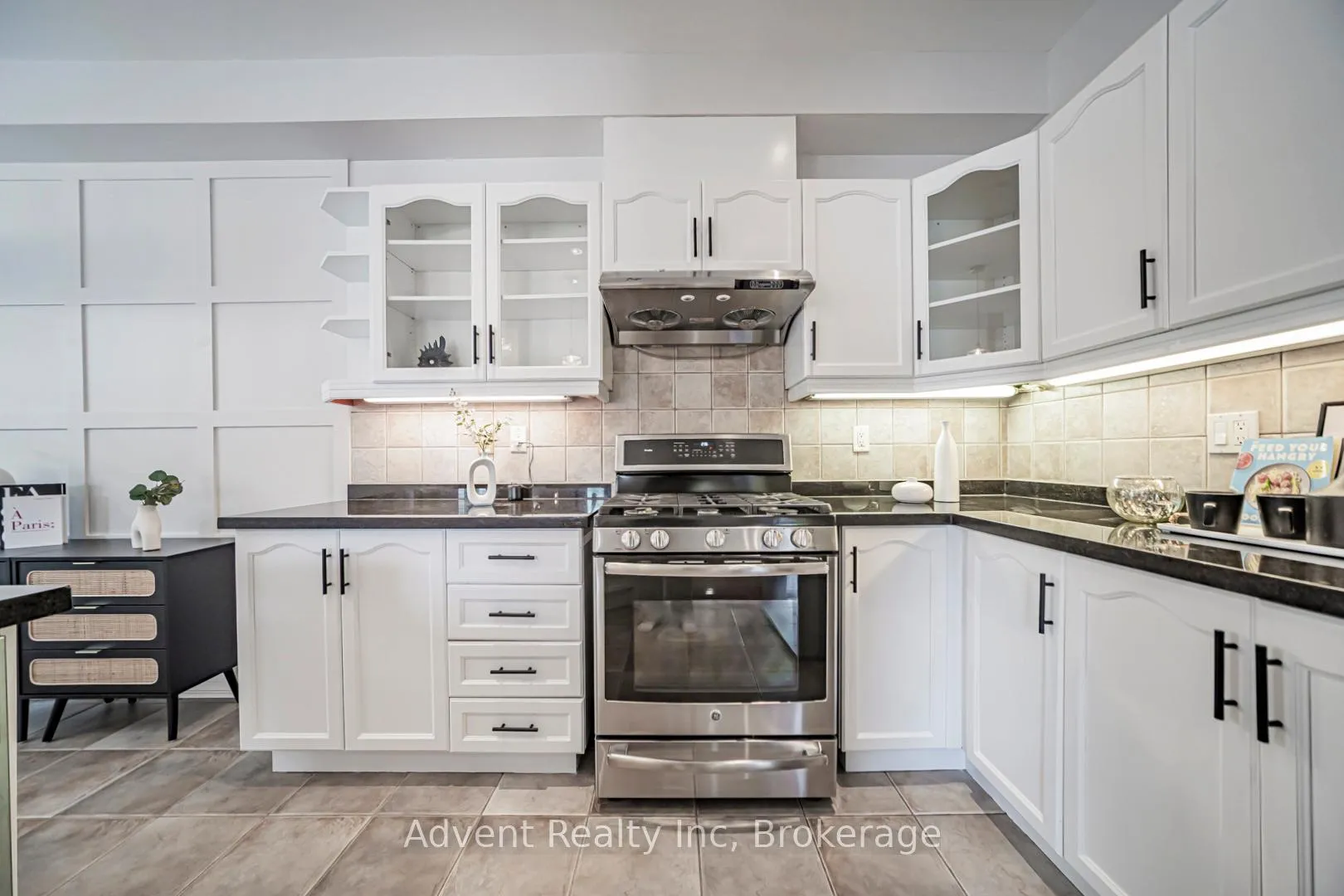 Photo 11 of 2 Albert Baily Way, Markham, Buttonville — HOMEH