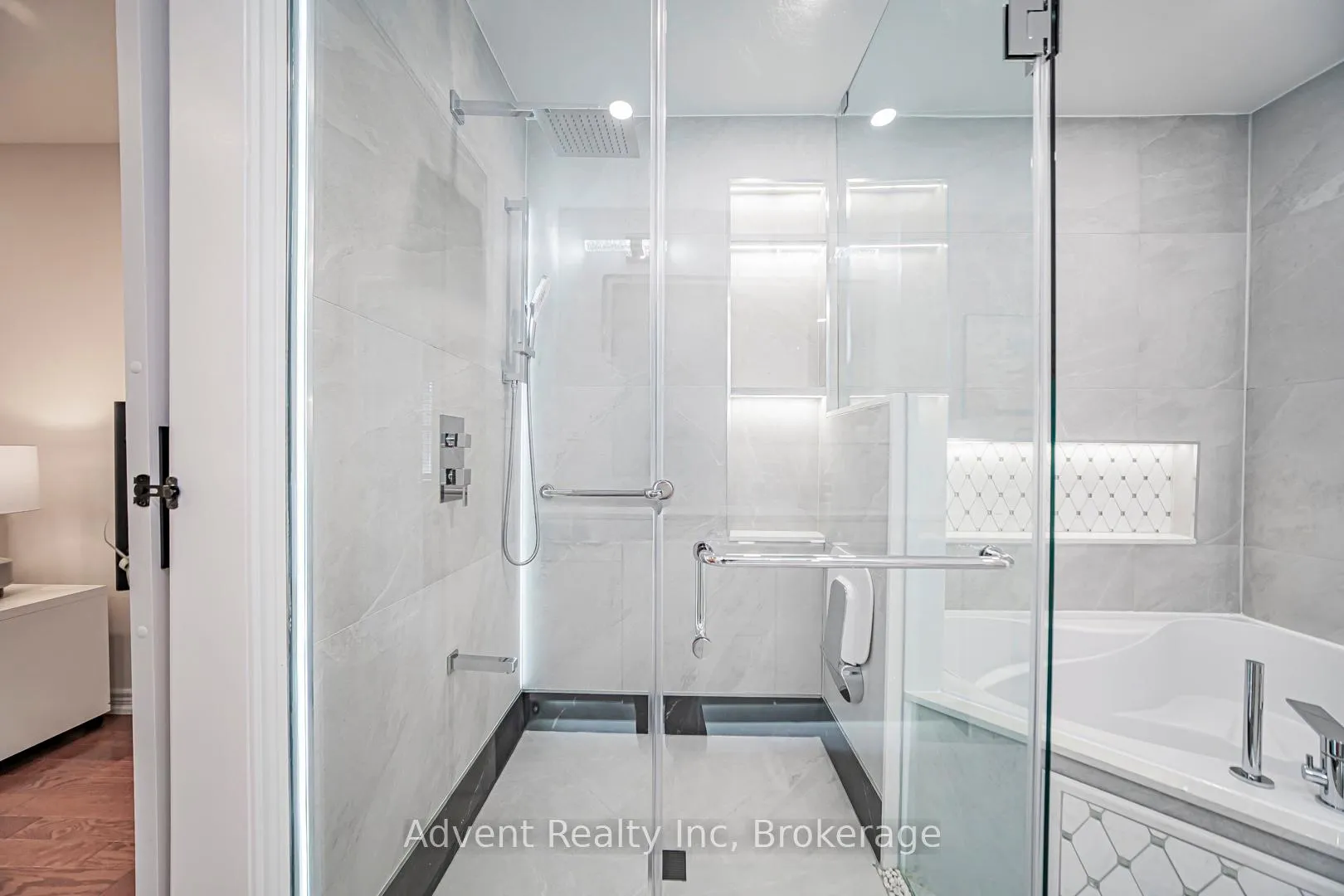 Photo 28 of 2 Albert Baily Way, Markham, Buttonville — HOMEH