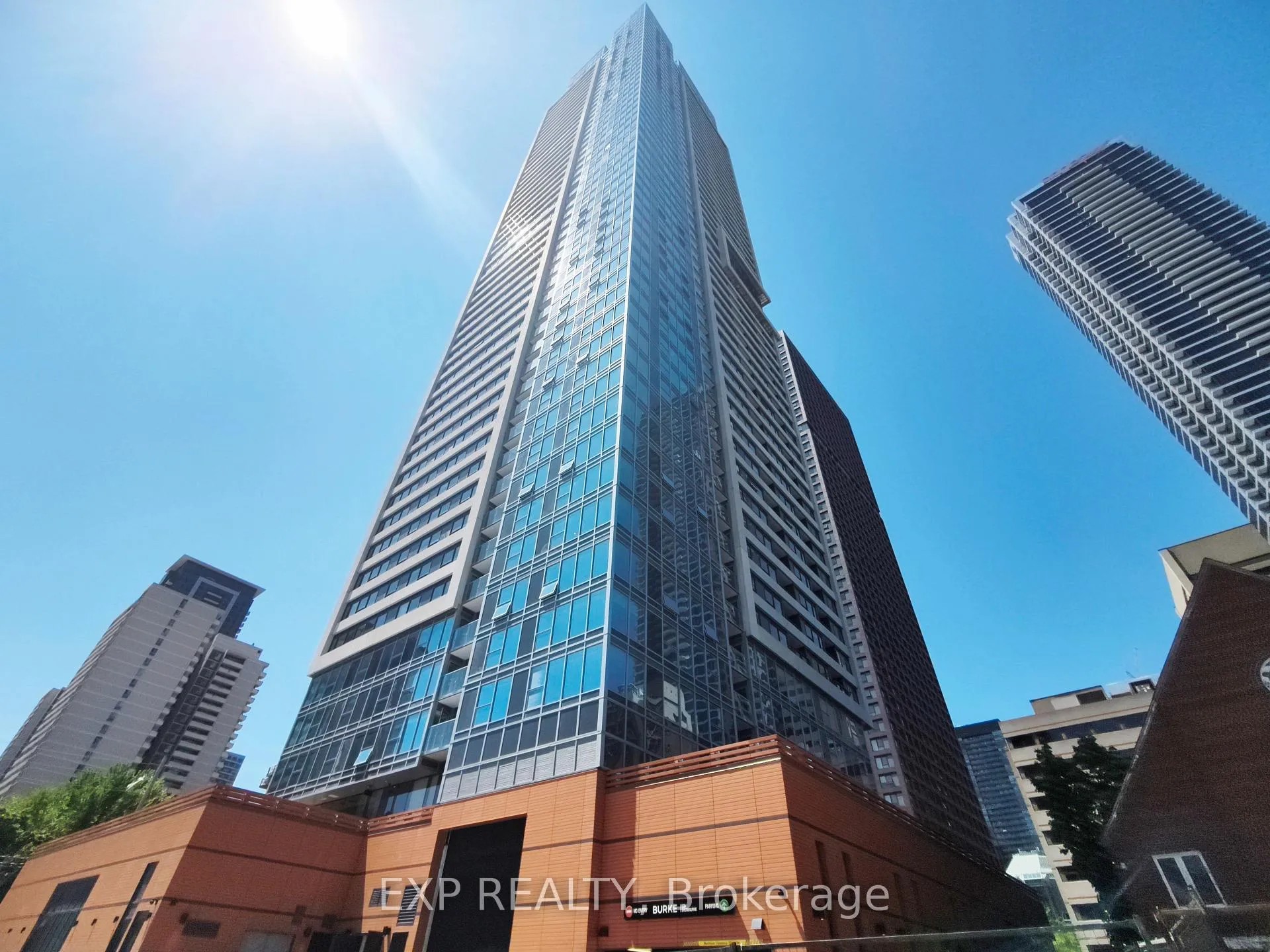 Front of Unit 1704, 609 Sherbourne Street