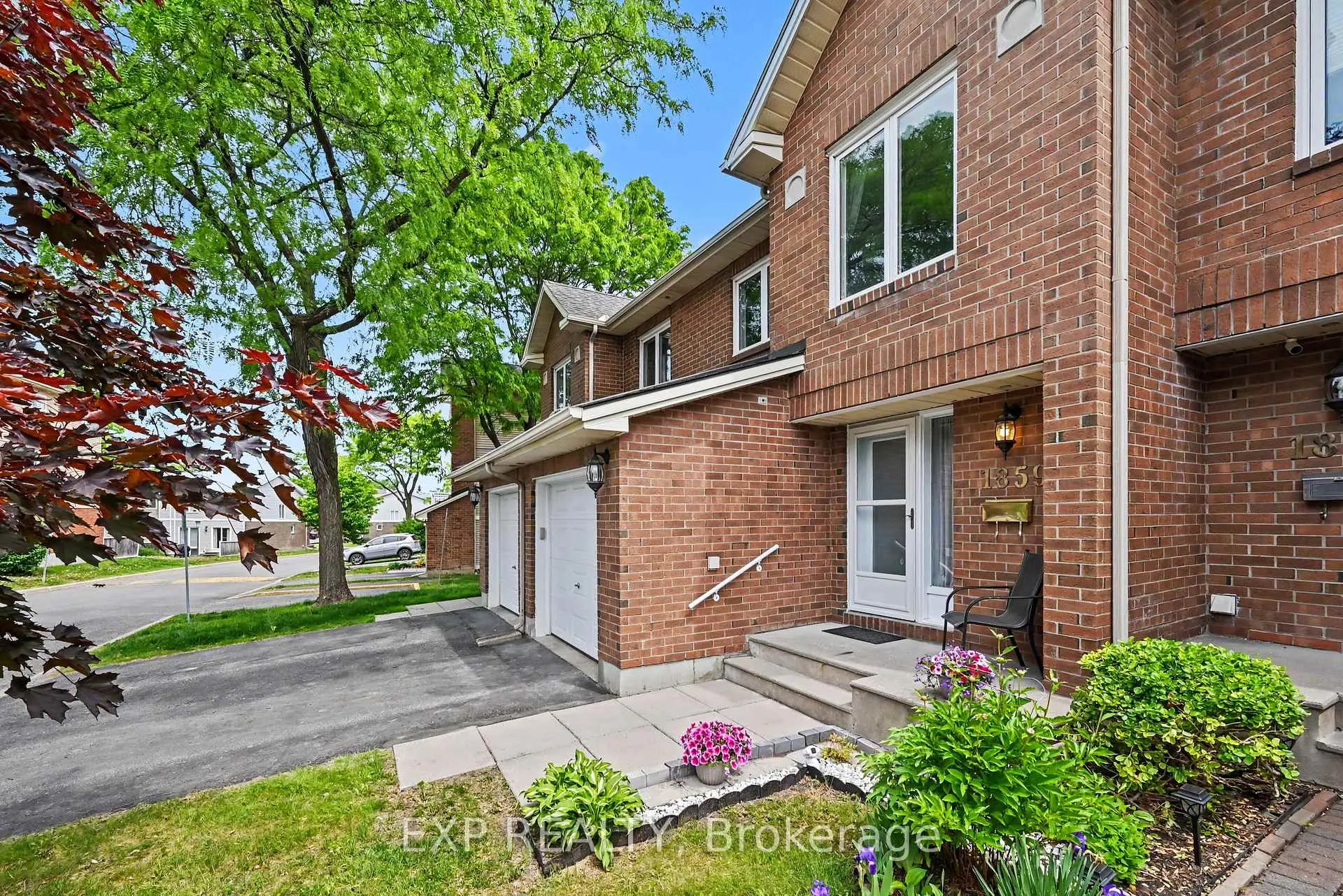 Photo 2 of 1859 Summerfields Crescent, Ottawa, Chapel Hill — HOMEH