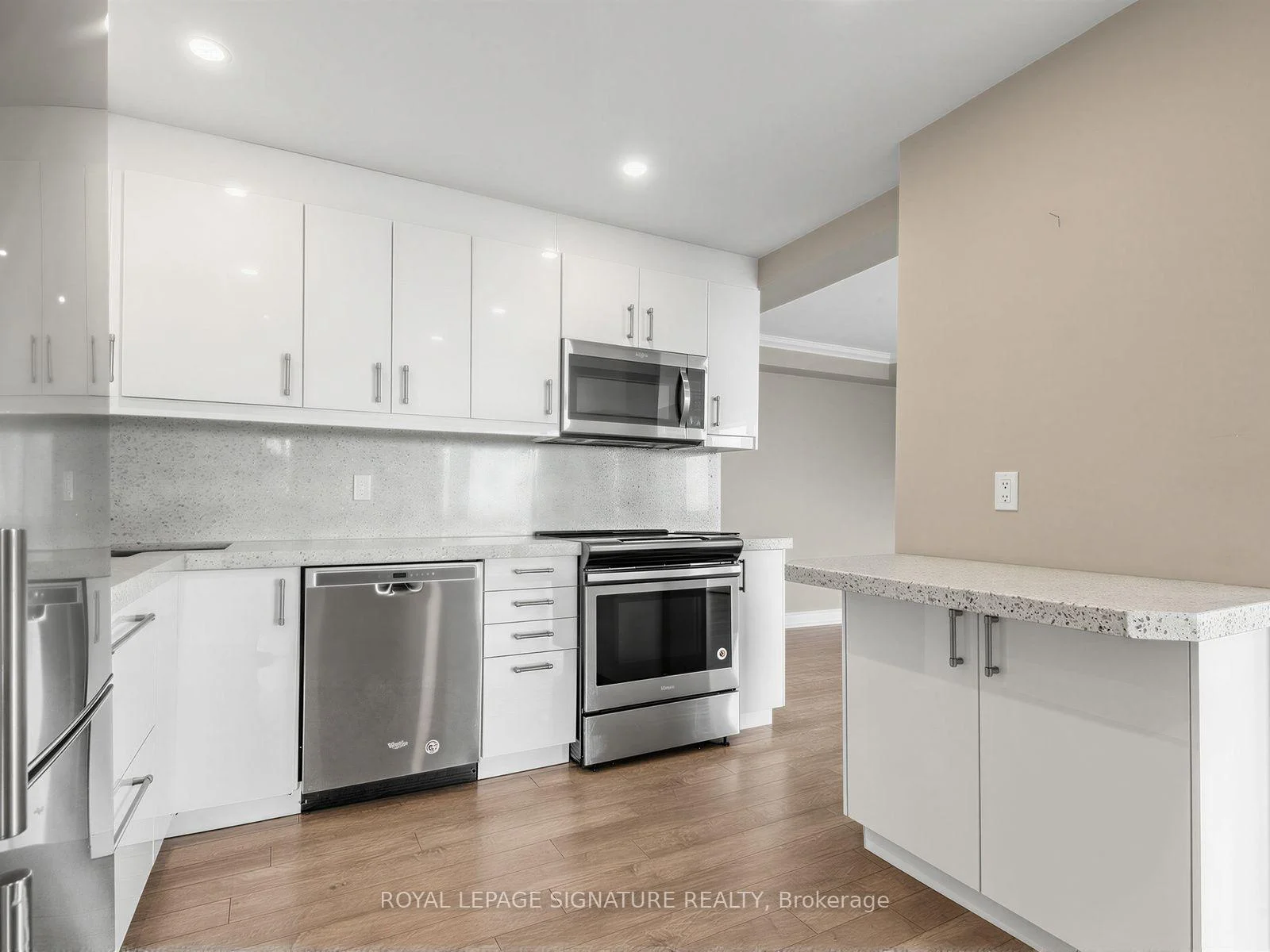 Photo 8 of Unit 1010, 8111 Yonge Street, Markham, Royal Orchard — HOMEH