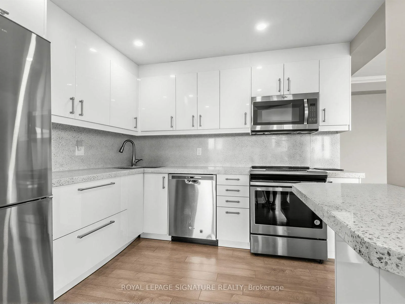 Photo 10 of Unit 1010, 8111 Yonge Street, Markham, Royal Orchard — HOMEH