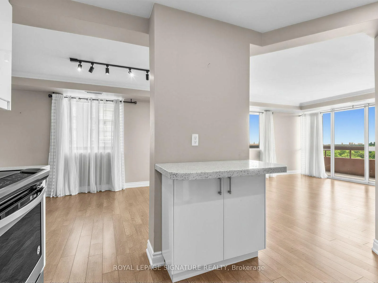 Photo 14 of Unit 1010, 8111 Yonge Street, Markham, Royal Orchard — HOMEH