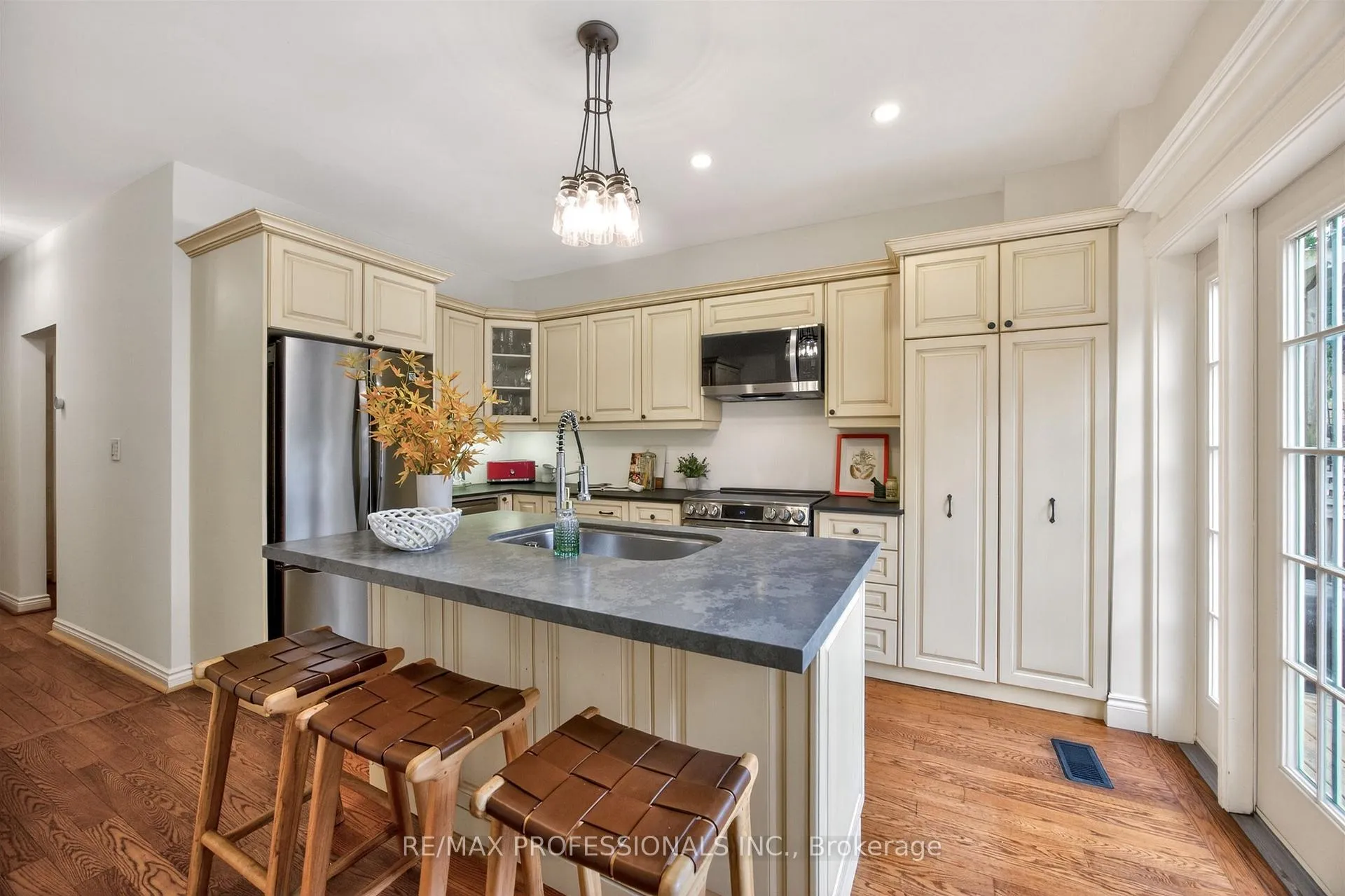 Photo 15 of 12 1/2 Melbourne Avenue, Toronto, South Parkdale — HOMEH