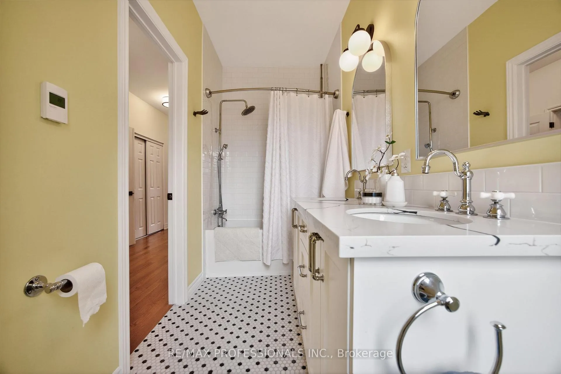 Photo 23 of 12 1/2 Melbourne Avenue, Toronto, South Parkdale — HOMEH