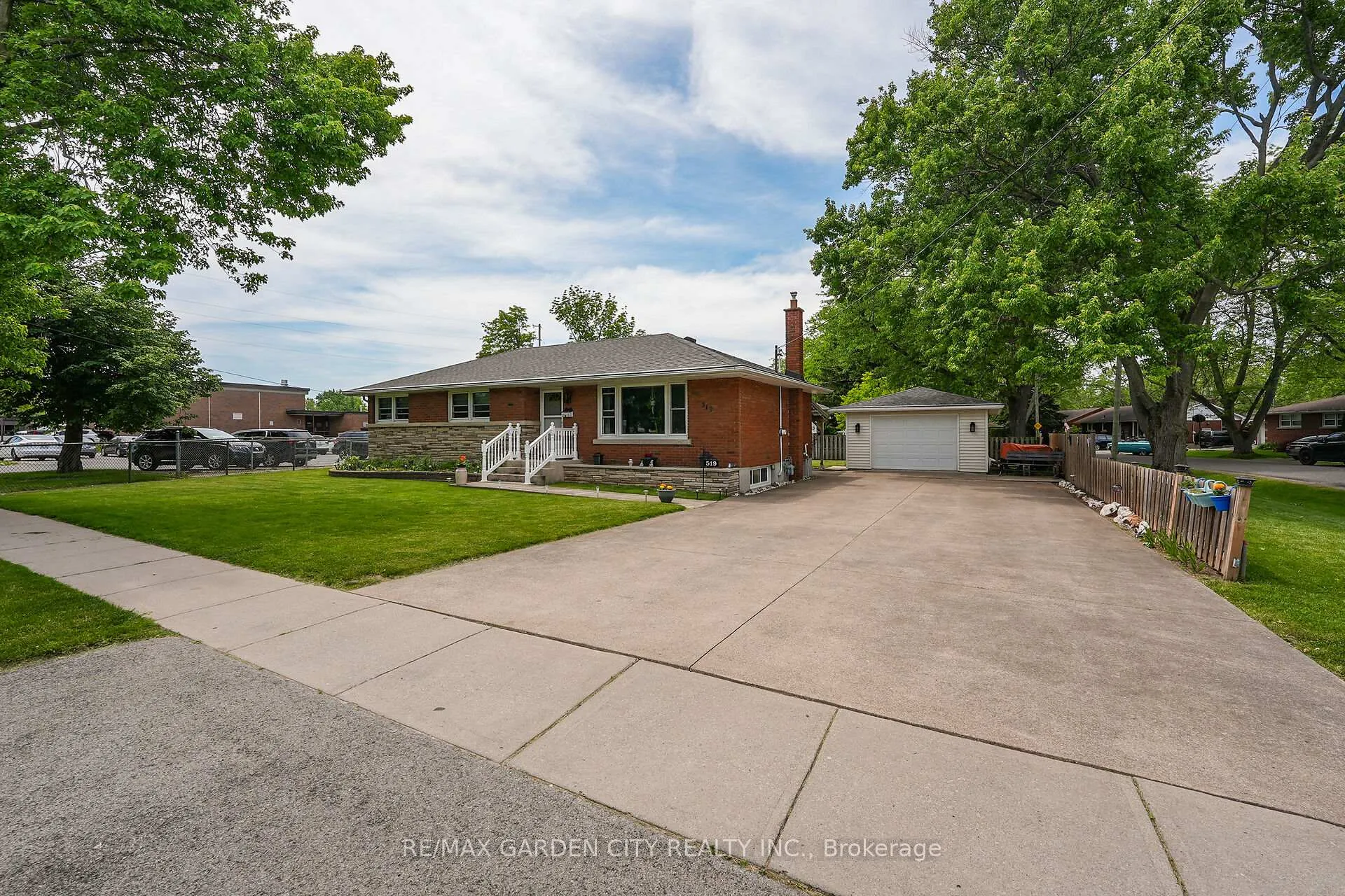 Photo 2 of 519 Bunting Road, St. Catharines, Bunting/Linwell — HOMEH