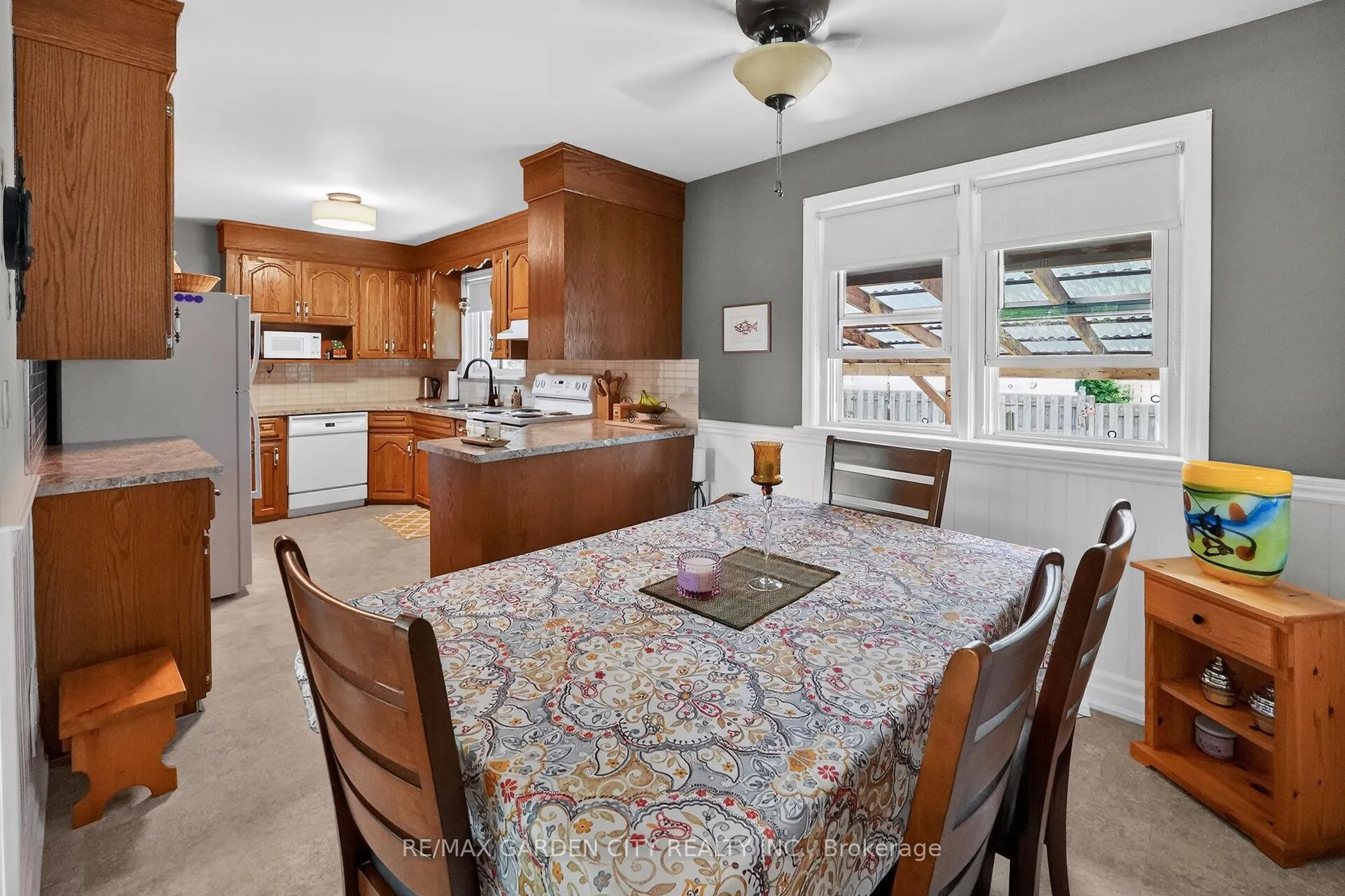 Photo 9 of 519 Bunting Road, St. Catharines, Bunting/Linwell — HOMEH