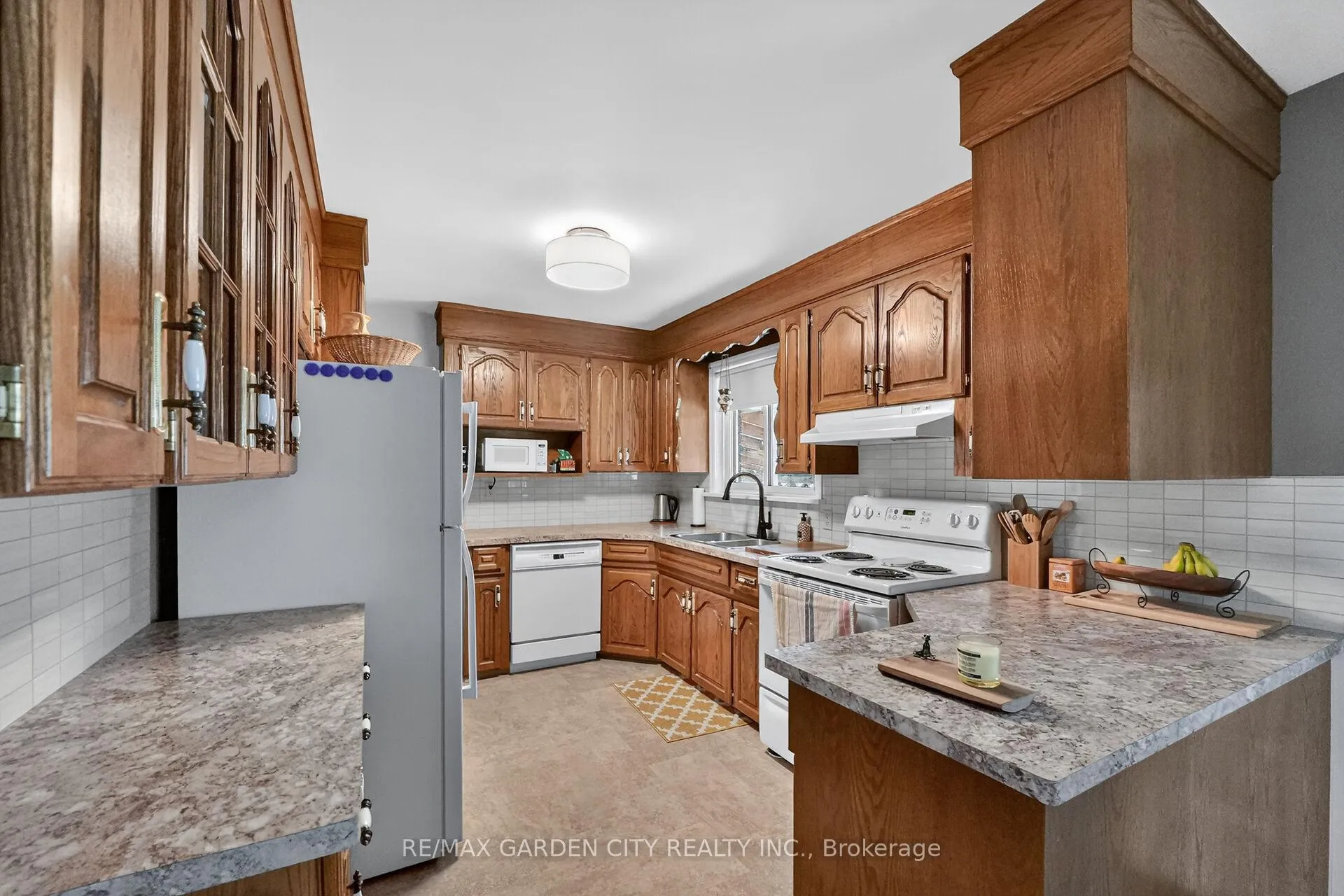 Photo 10 of 519 Bunting Road, St. Catharines, Bunting/Linwell — HOMEH