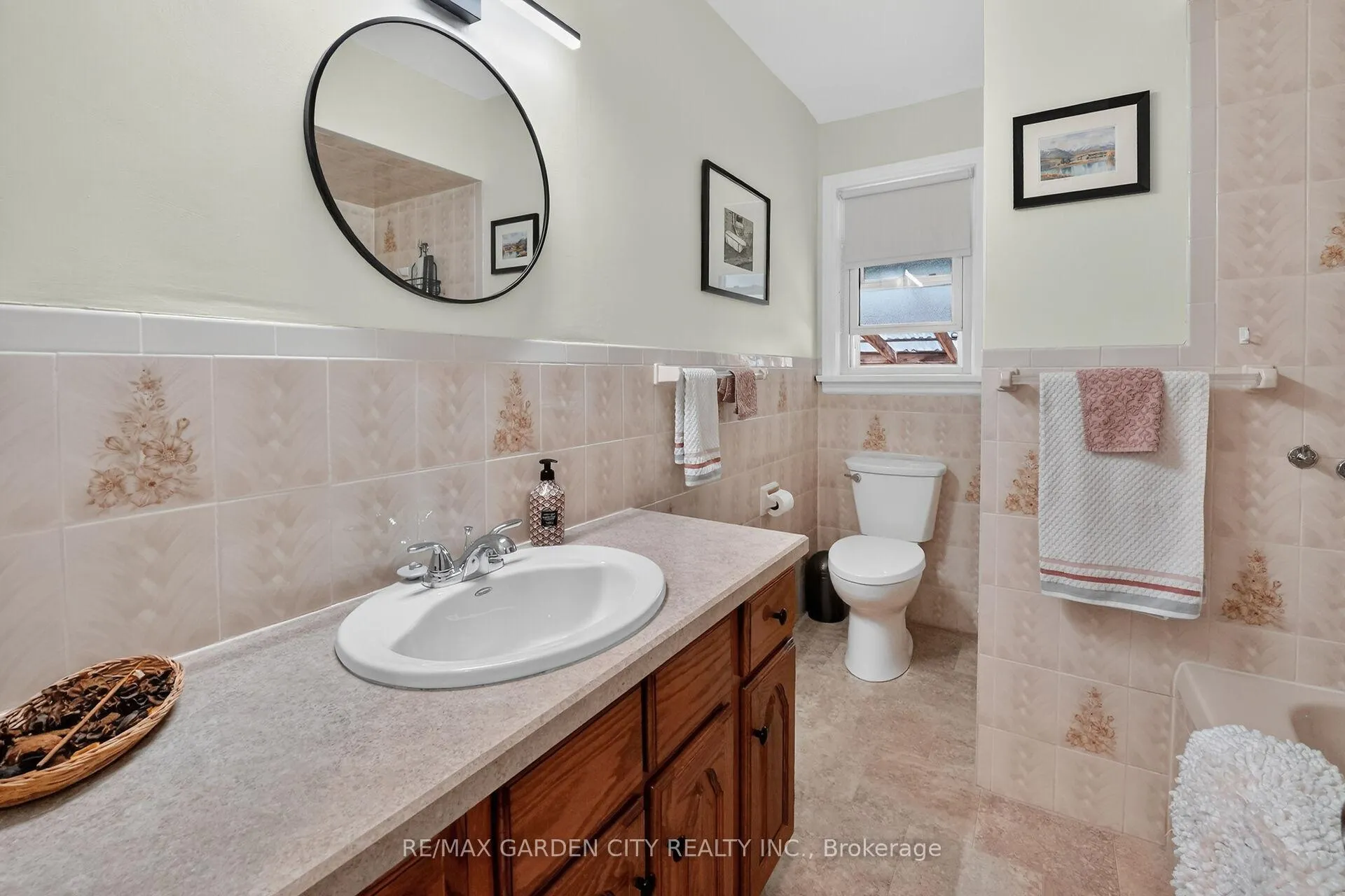 Photo 21 of 519 Bunting Road, St. Catharines, Bunting/Linwell — HOMEH
