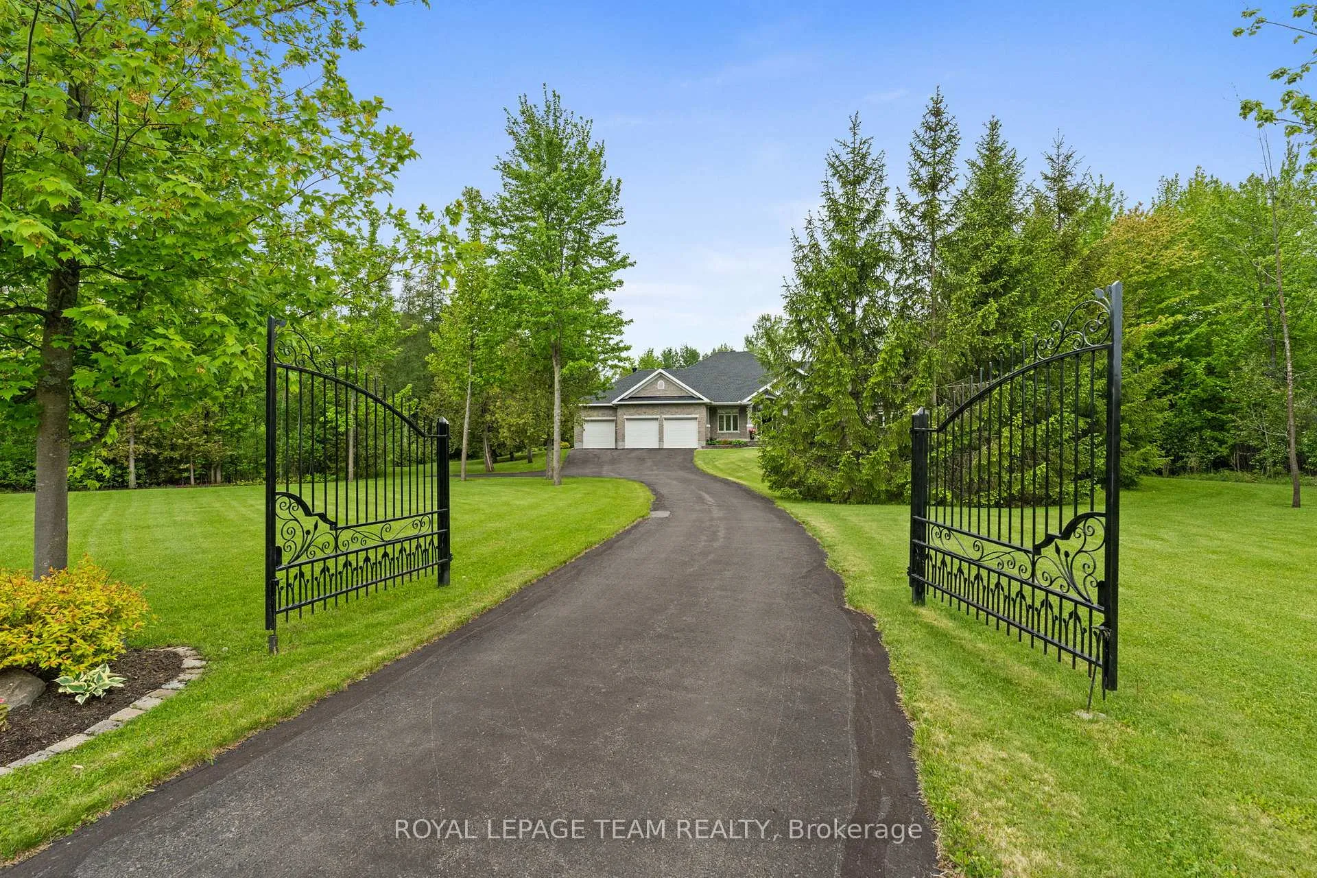 Photo 3 of 6152 Knights Drive, Ottawa, Manotick East to Manotick Station — HOMEH