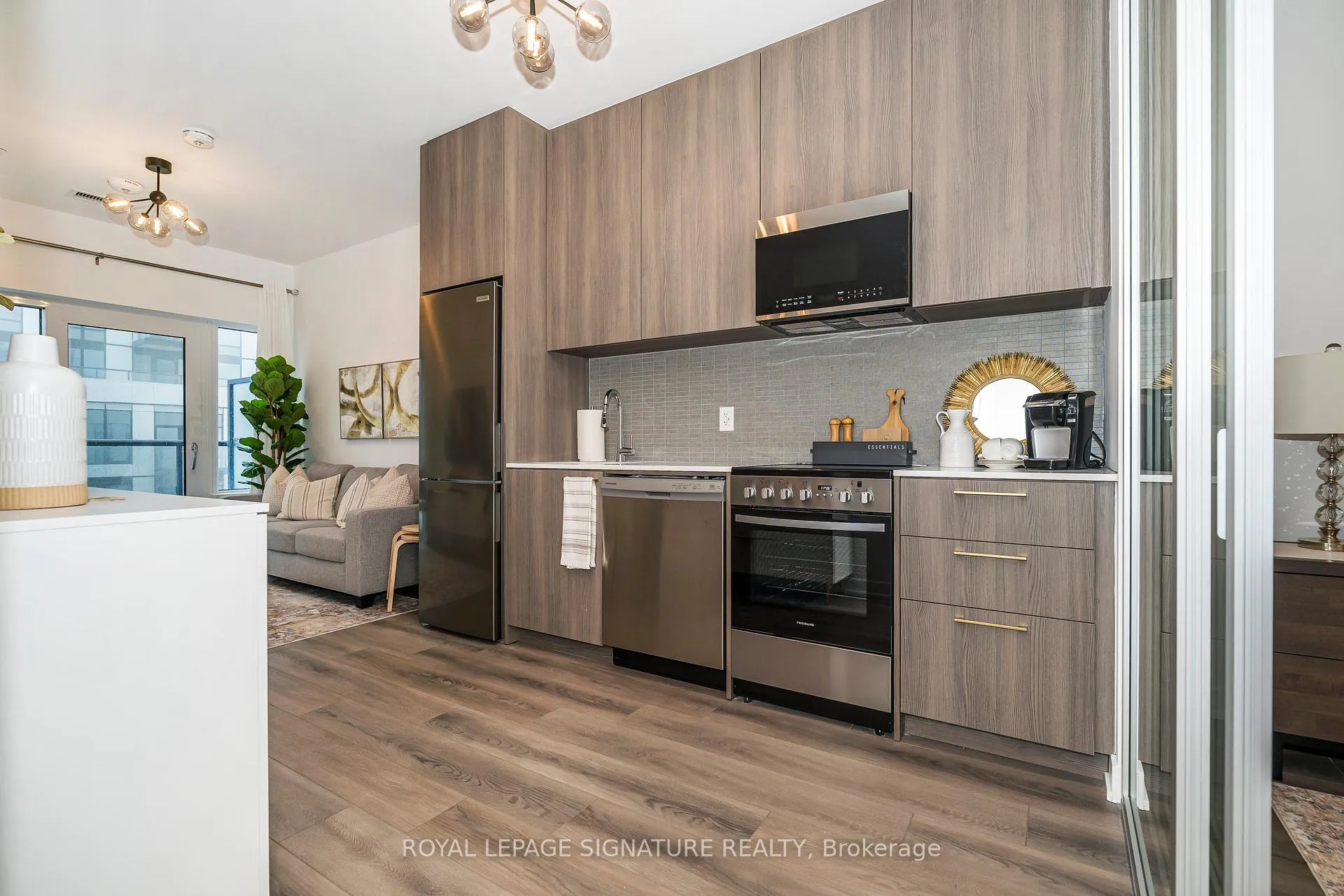 Photo 5 of Unit 815, 7439 Kingston Road, Scarborough, Rouge — HOMEH