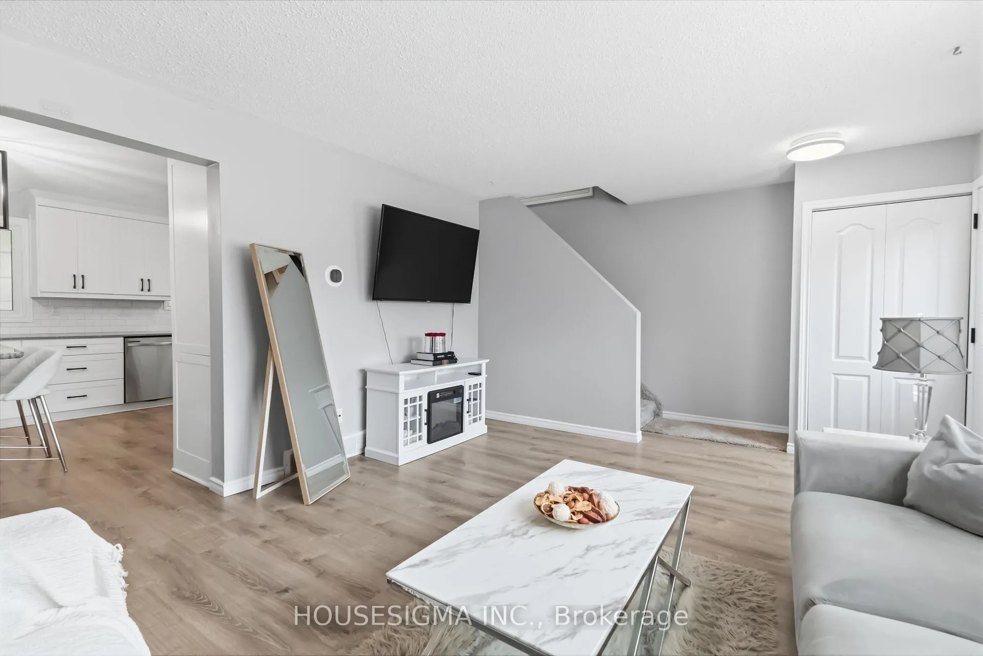 Photo 8 of 861 Dearness Drive, London, South Y — HOMEH