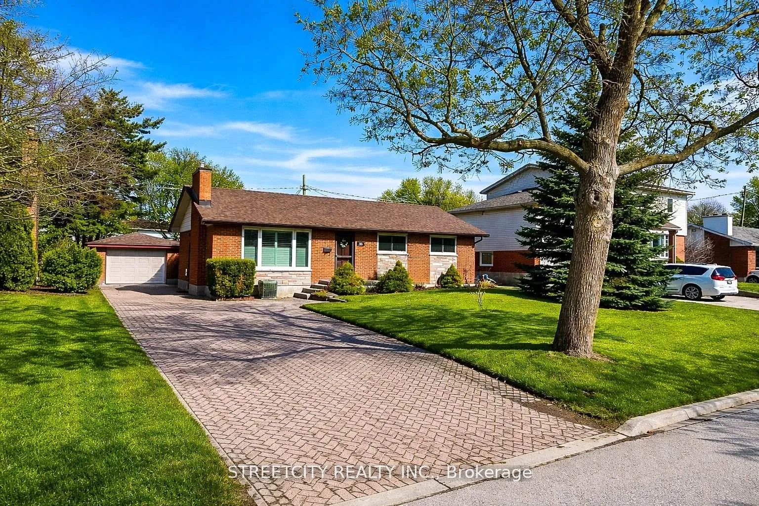 Photo 3 of 306 Burlington Crescent, London, South J — HOMEH