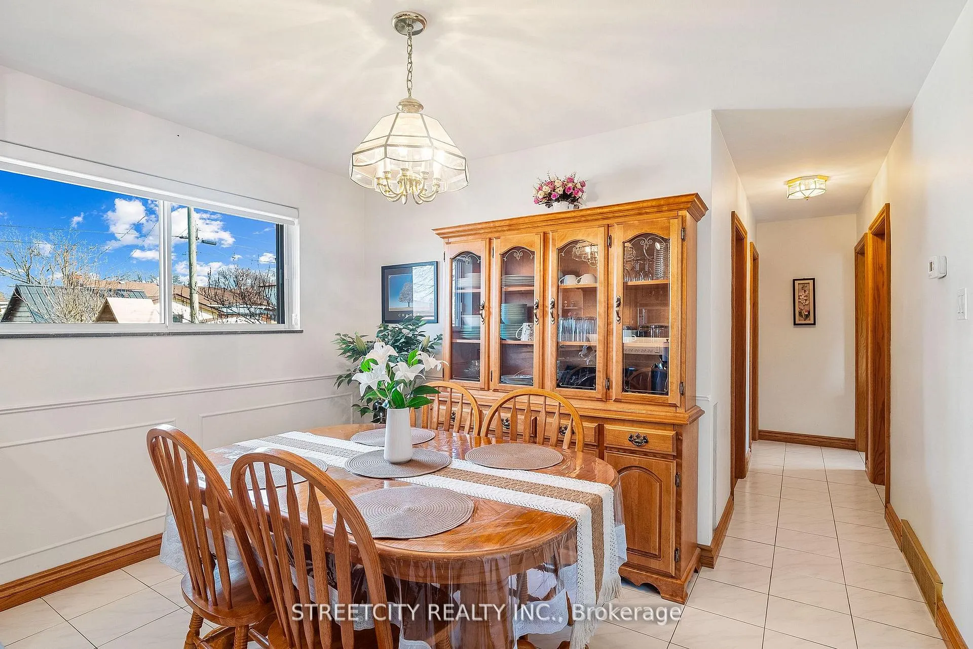 Photo 24 of 306 Burlington Crescent, London, South J — HOMEH
