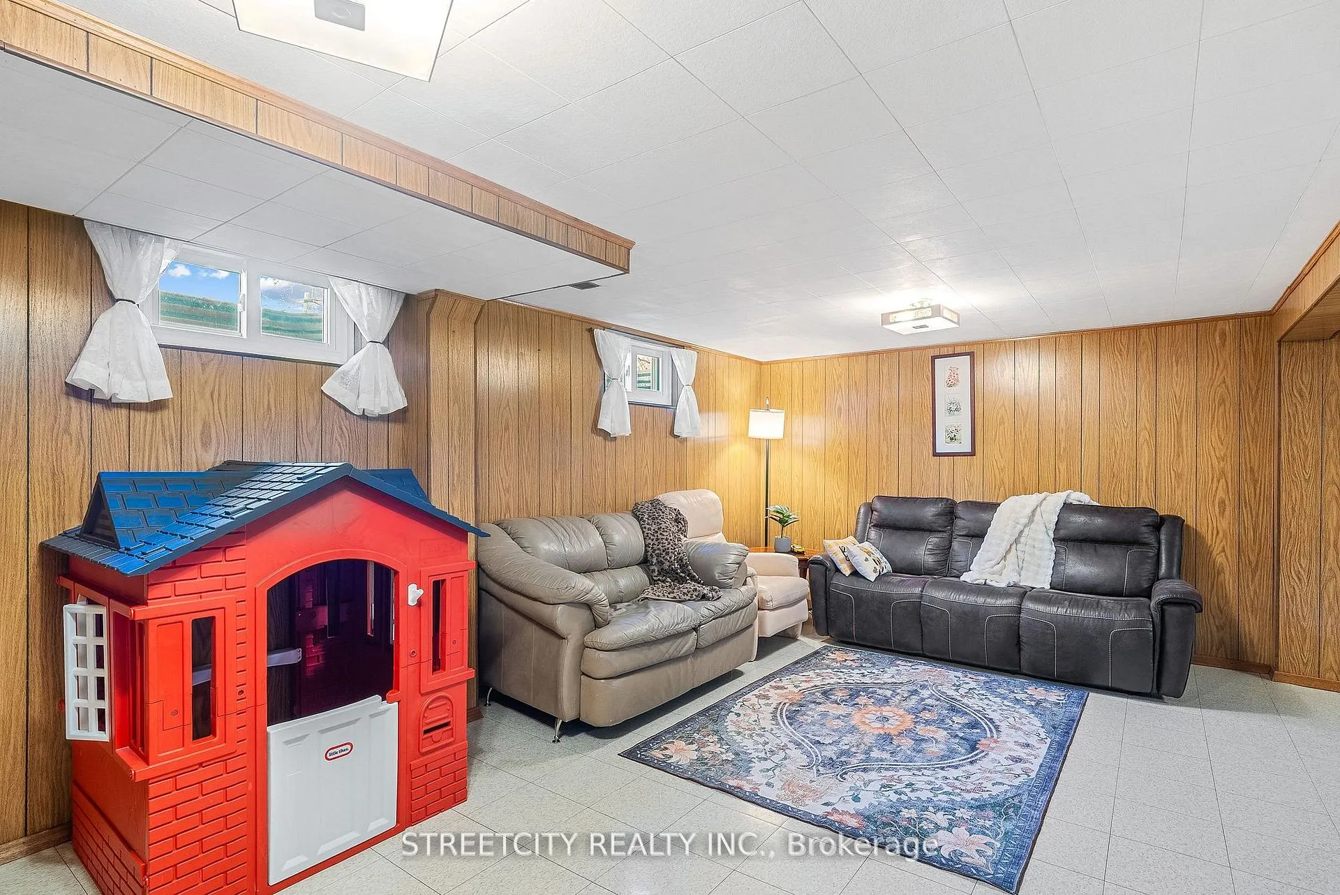 Photo 32 of 306 Burlington Crescent, London, South J — HOMEH