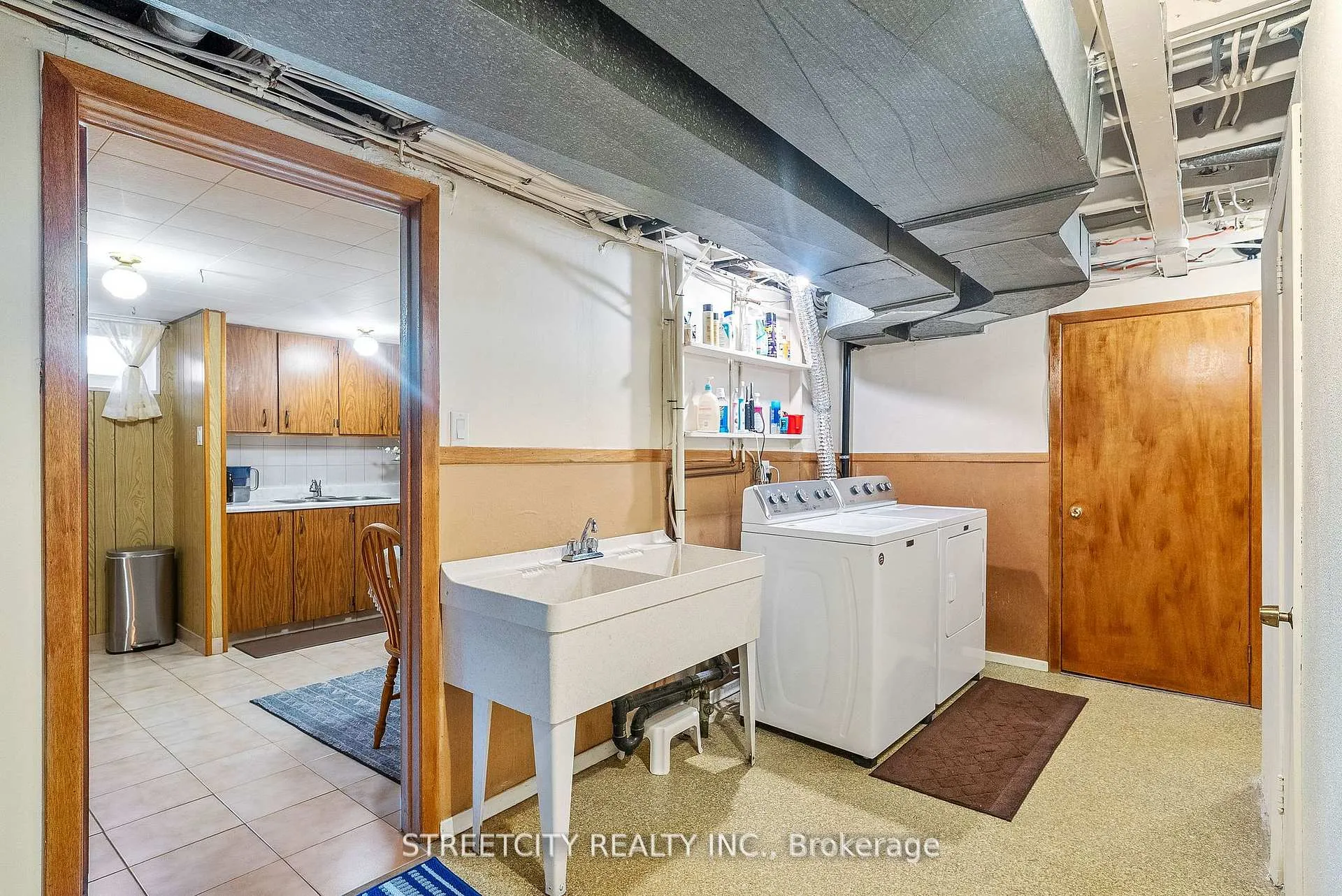 Photo 36 of 306 Burlington Crescent, London, South J — HOMEH