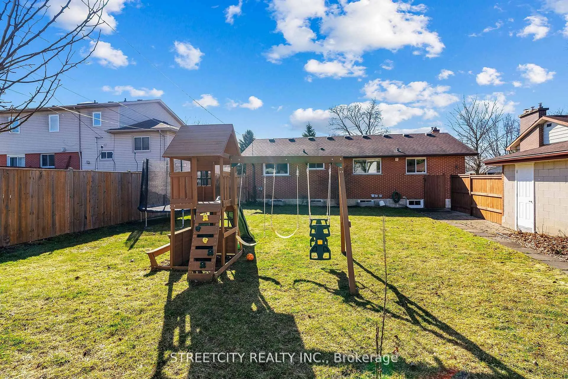 Photo 37 of 306 Burlington Crescent, London, South J — HOMEH