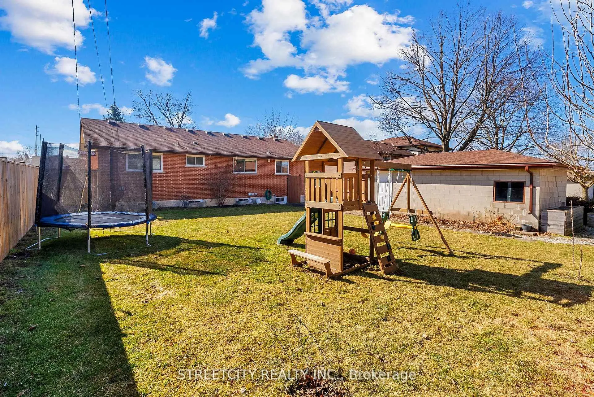 Photo 38 of 306 Burlington Crescent, London, South J — HOMEH