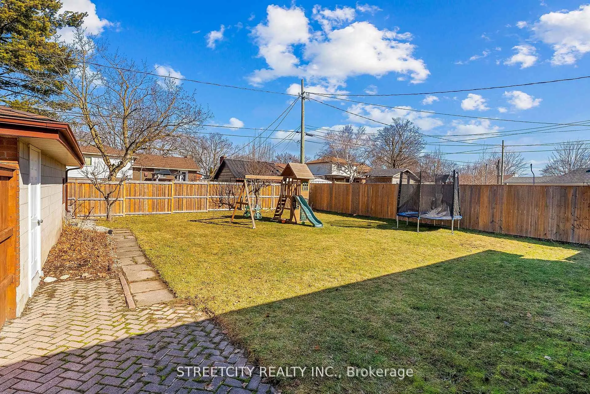 Photo 39 of 306 Burlington Crescent, London, South J — HOMEH