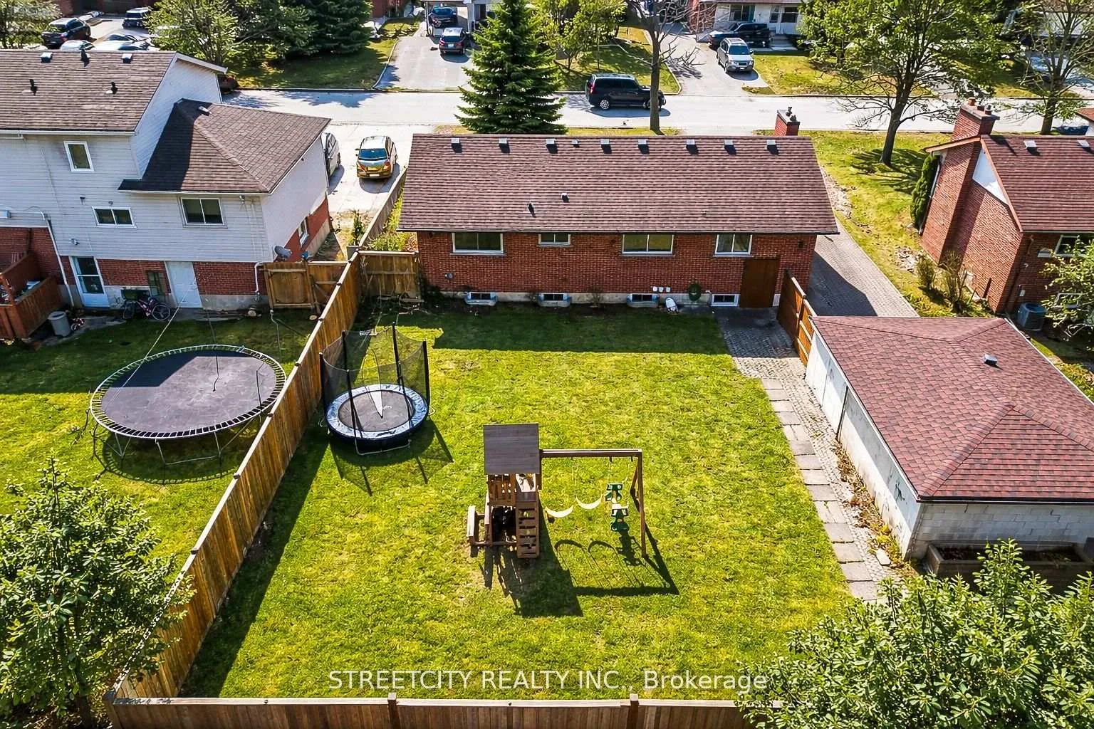 Photo 40 of 306 Burlington Crescent, London, South J — HOMEH