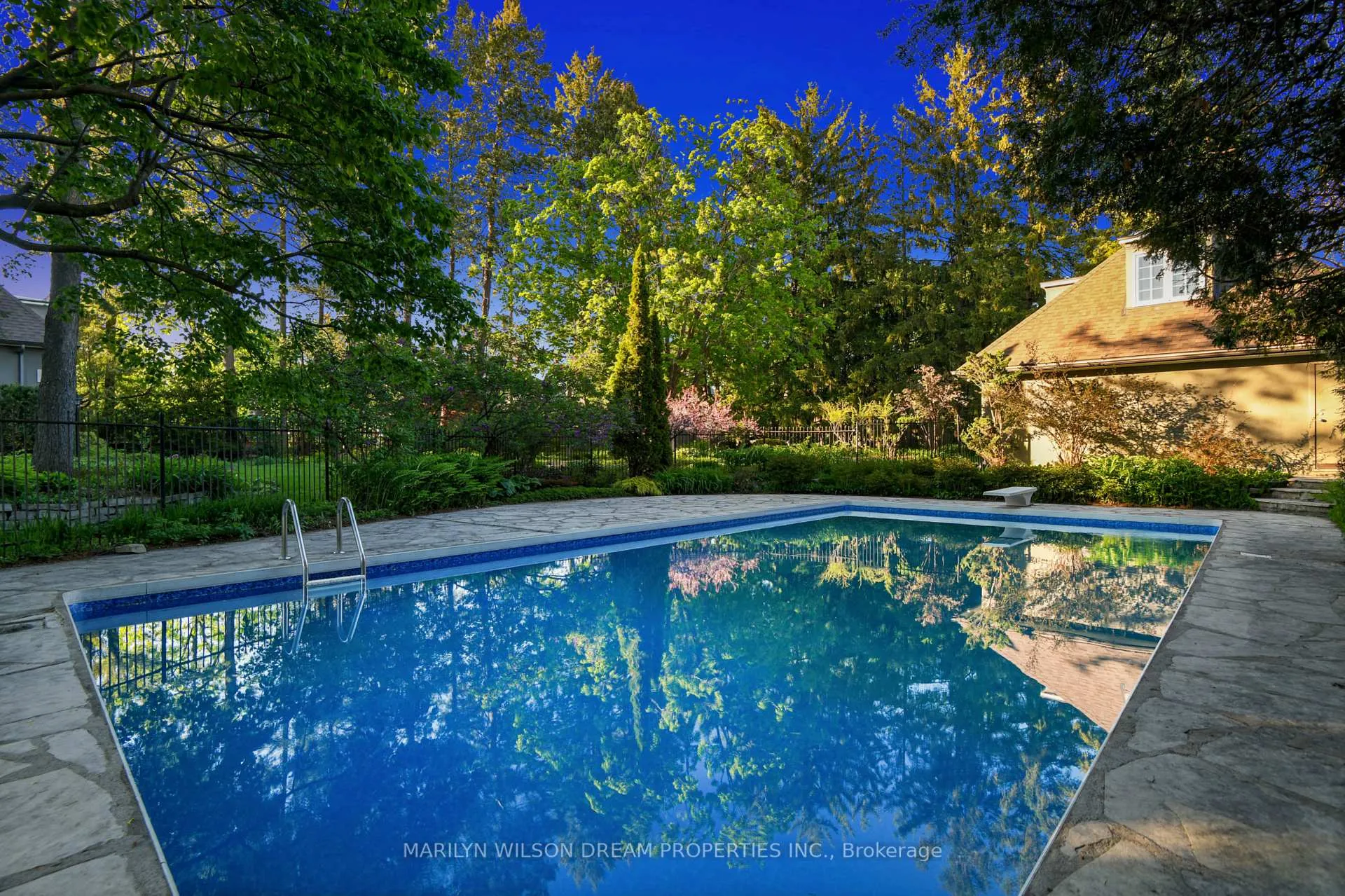 Photo 4 of 2 Lakeview Terrace, Ottawa, Dows Lake — HOMEH