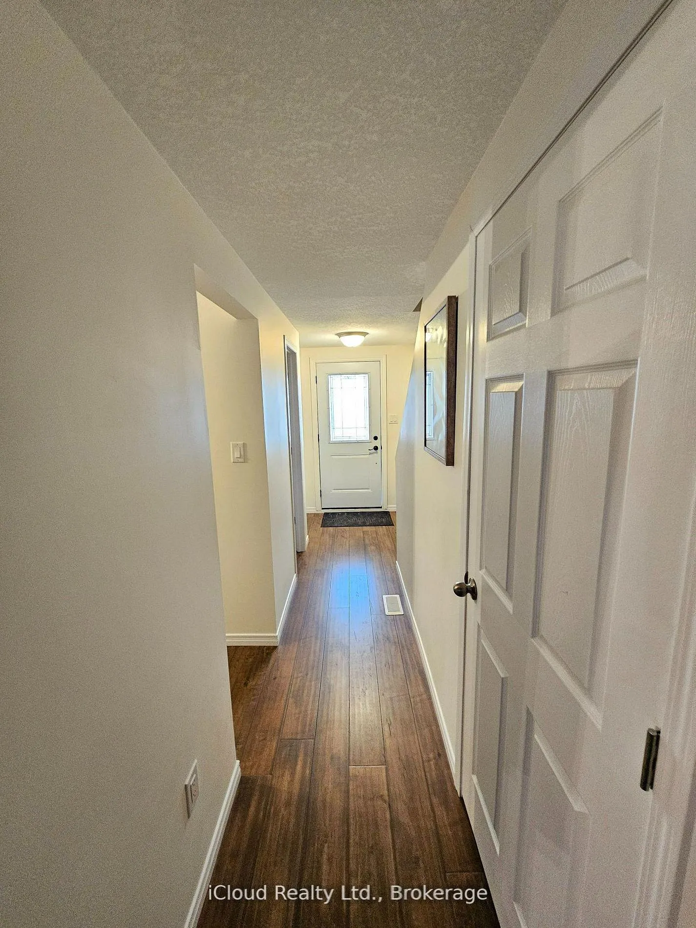 Photo 7 of 458 Misty Crescent, Kitchener — HOMEH