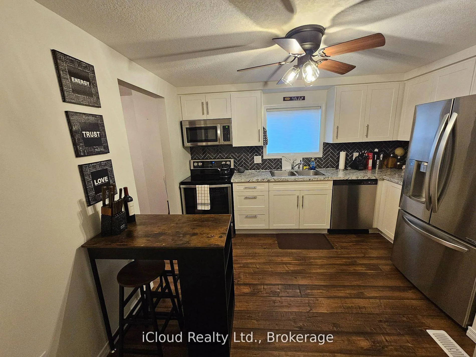Photo 13 of 458 Misty Crescent, Kitchener — HOMEH