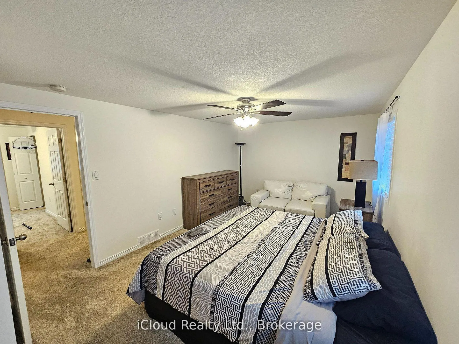 Photo 18 of 458 Misty Crescent, Kitchener — HOMEH