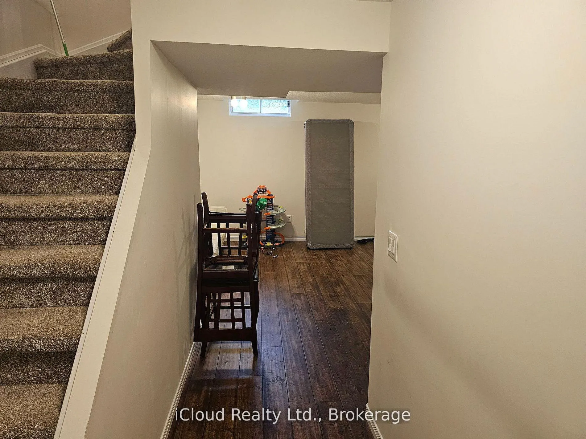 Photo 24 of 458 Misty Crescent, Kitchener — HOMEH