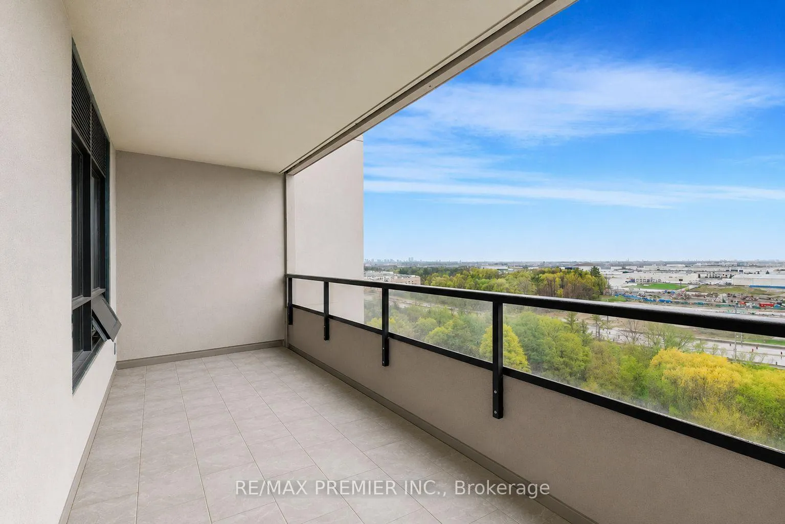 Photo 2 of Unit 1106, 9245 Jane Street, Vaughan, Maple — HOMEH