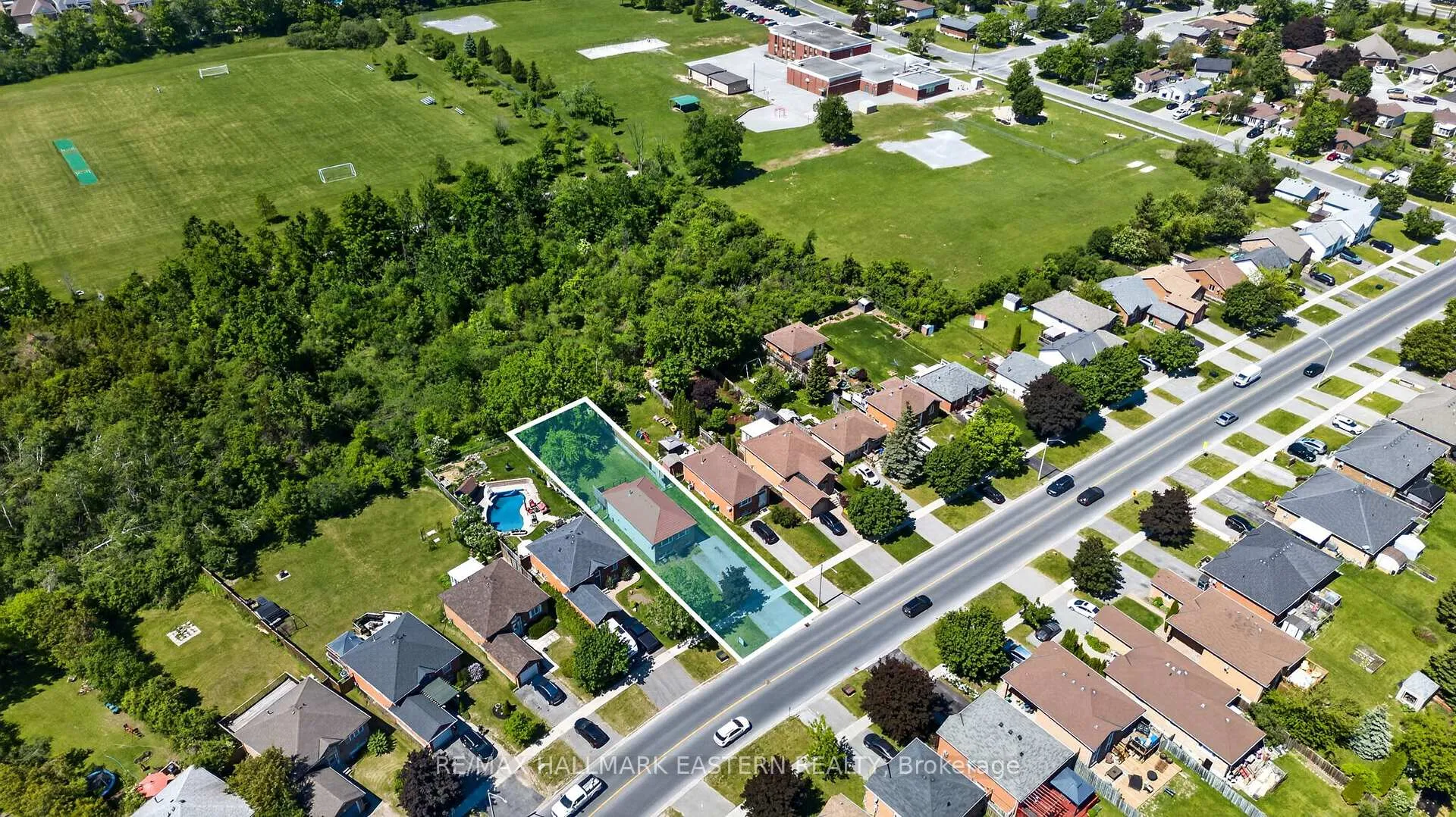 Photo 5 of 168 Towerhill Road N, Peterborough, Northcrest Ward 5 — HOMEH