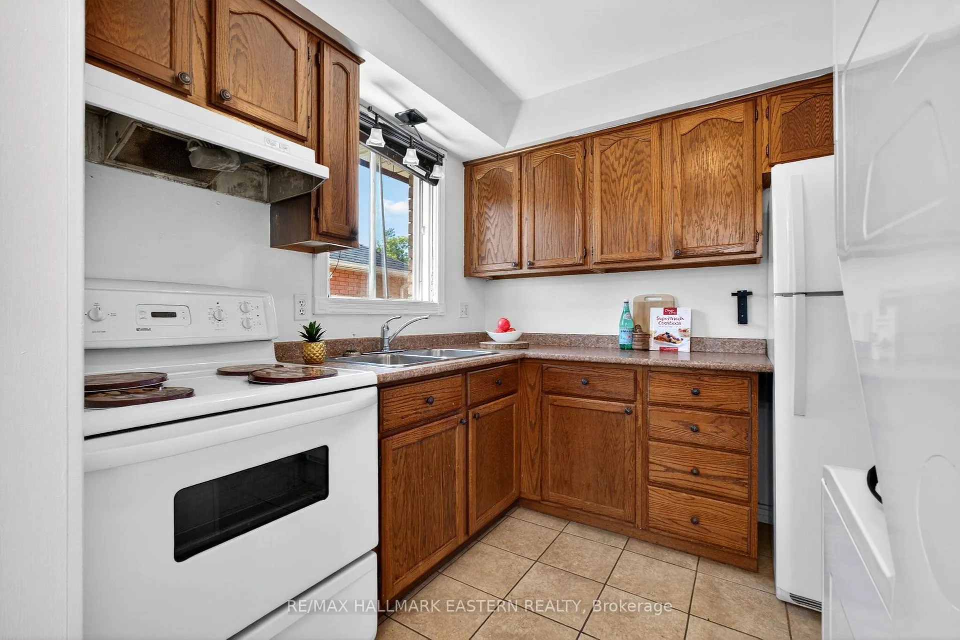 Photo 10 of 168 Towerhill Road N, Peterborough, Northcrest Ward 5 — HOMEH