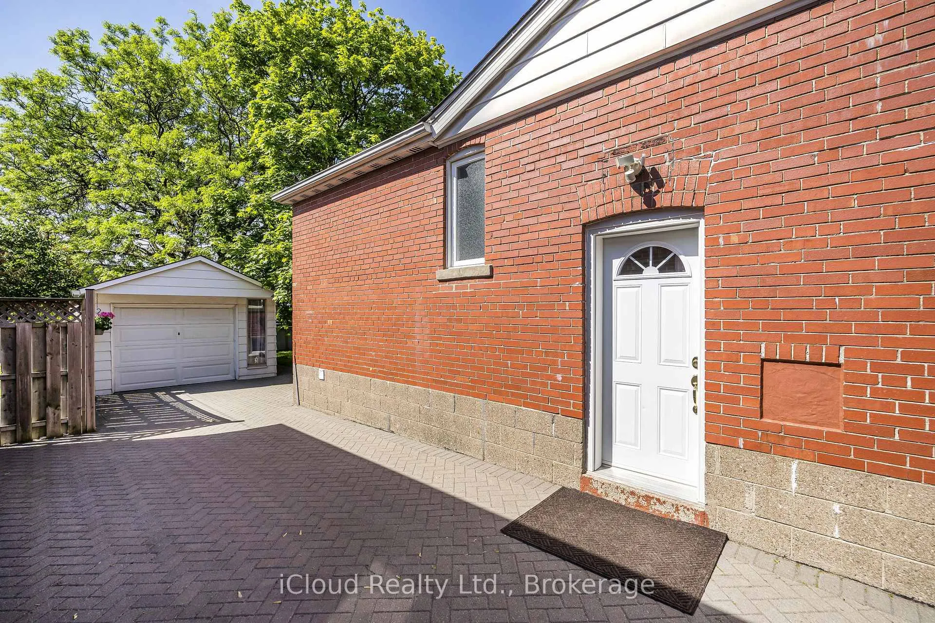 Photo 2 of 127 Silverhill Drive, Etobicoke, Islington-City Centre West — HOMEH