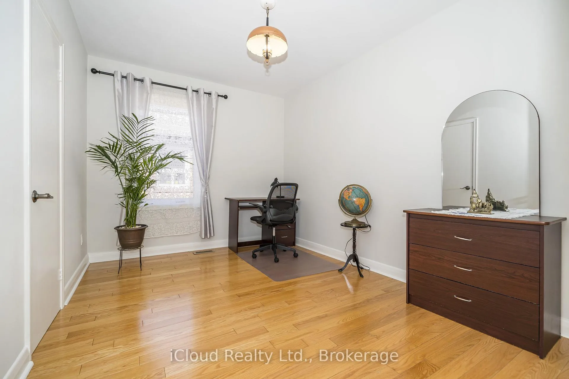 Photo 11 of 127 Silverhill Drive, Etobicoke, Islington-City Centre West — HOMEH