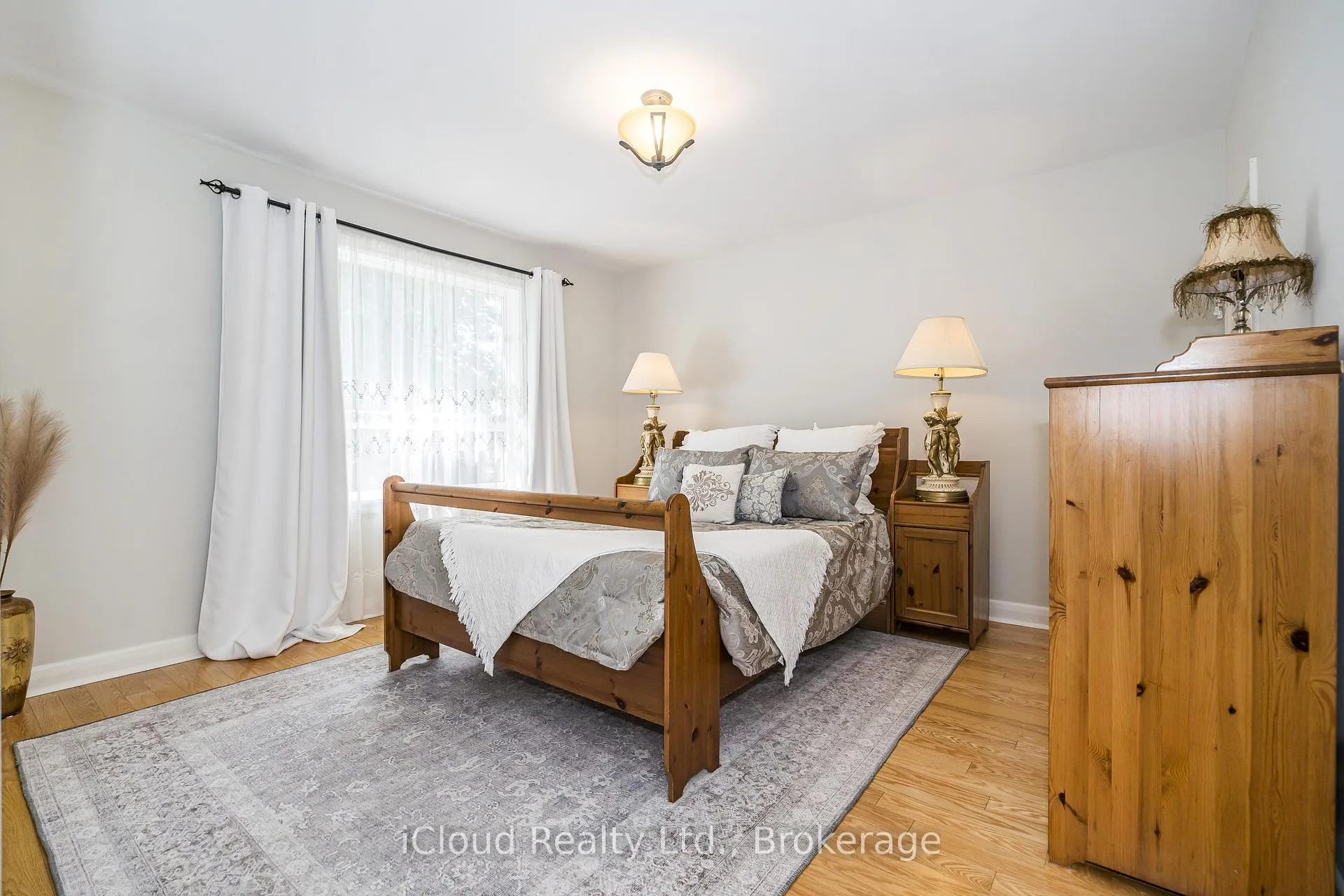 Photo 13 of 127 Silverhill Drive, Etobicoke, Islington-City Centre West — HOMEH