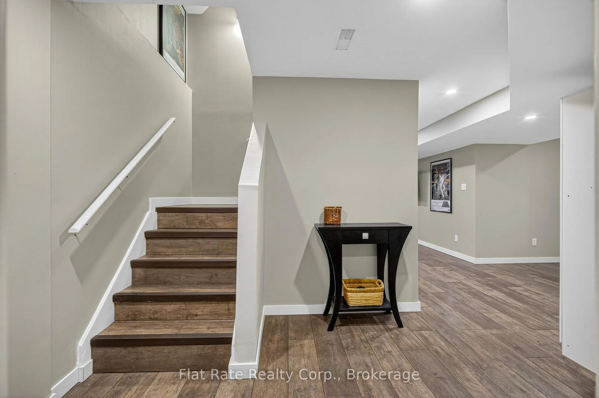 Photo 33 of 1570 Scollard Crescent, Peterborough, Ashburnham Ward 4 — HOMEH