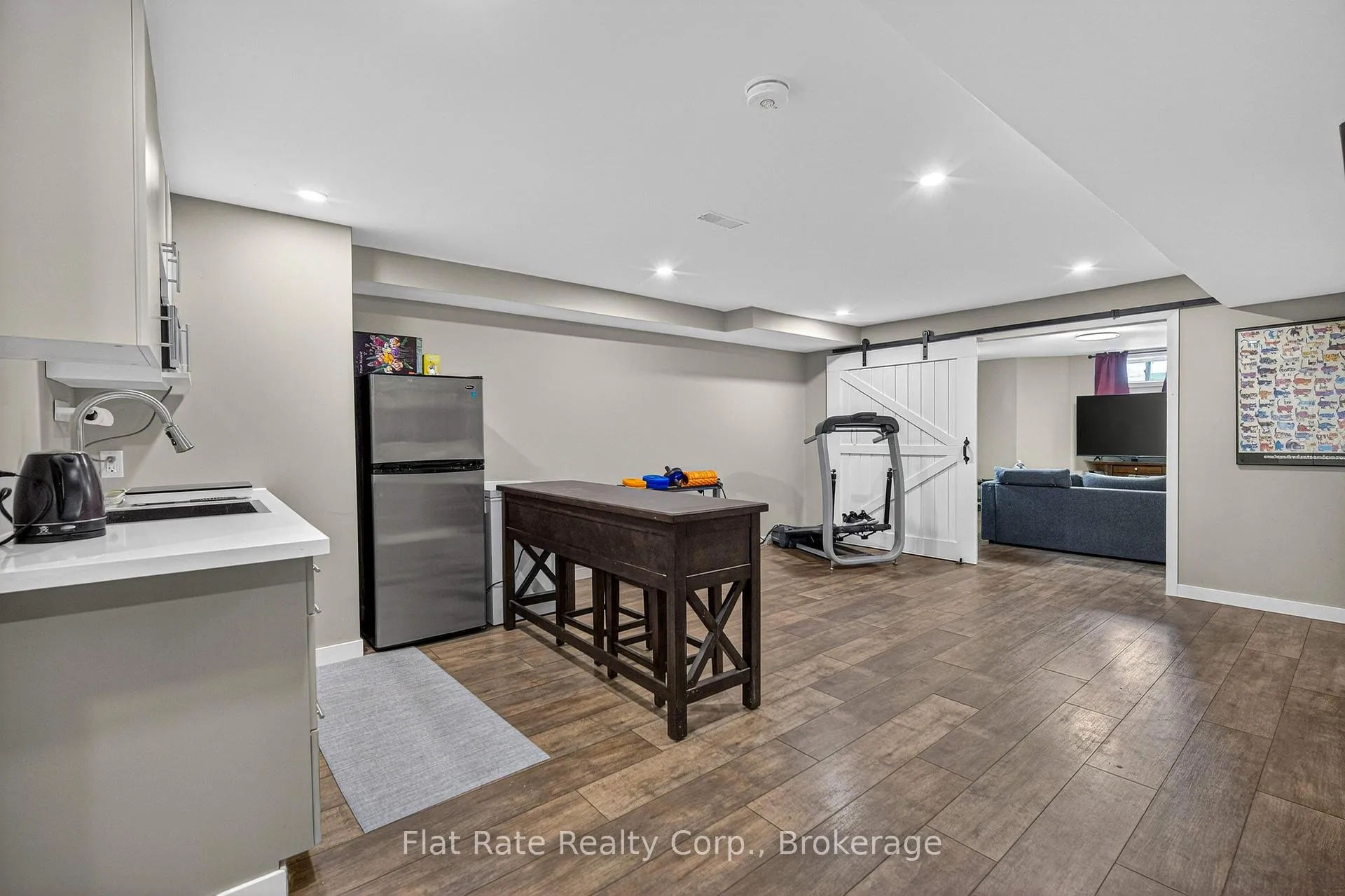 Photo 37 of 1570 Scollard Crescent, Peterborough, Ashburnham Ward 4 — HOMEH
