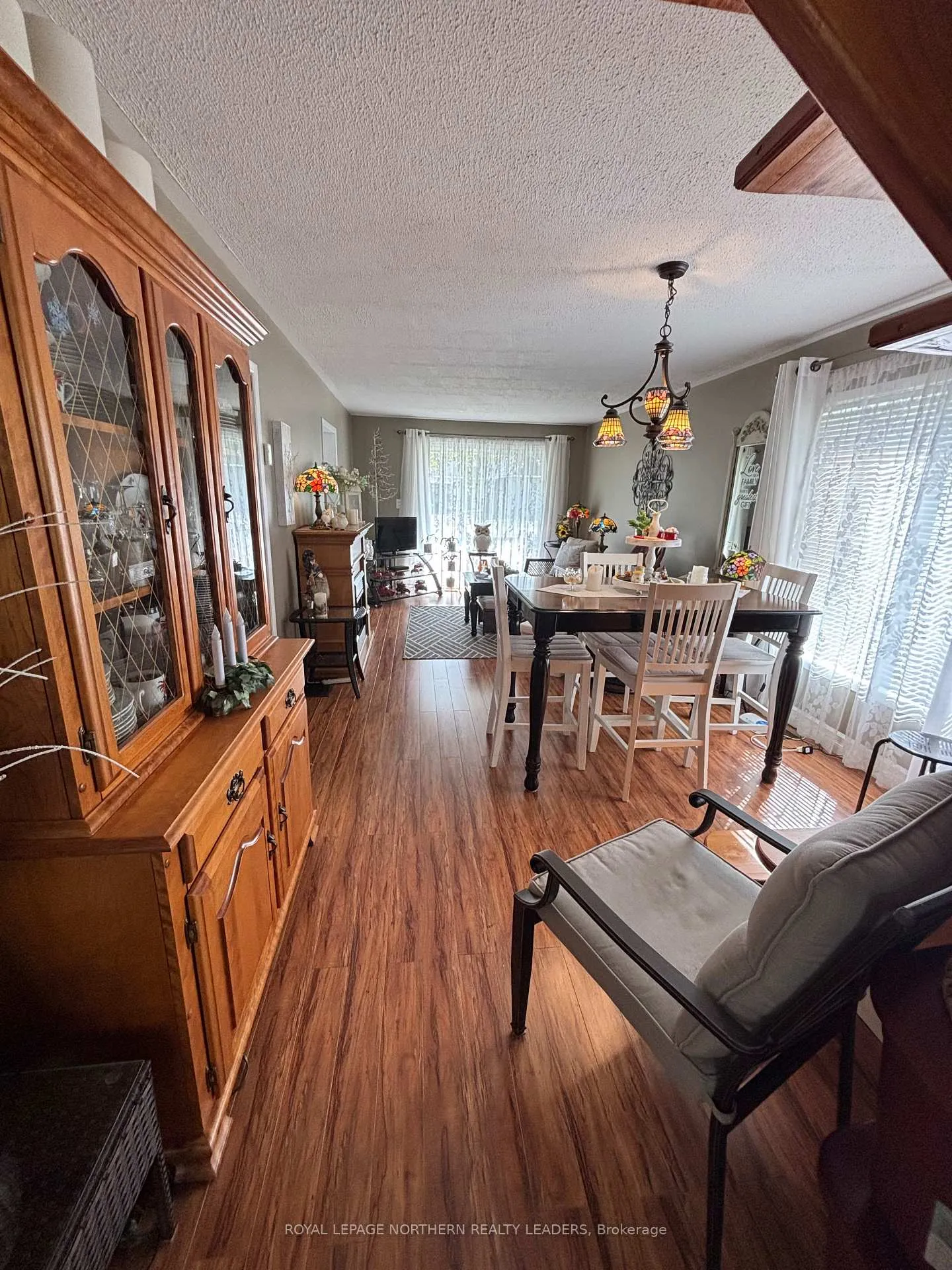 Photo 8 of 411 Tenth Avenue, Cochrane — HOMEH
