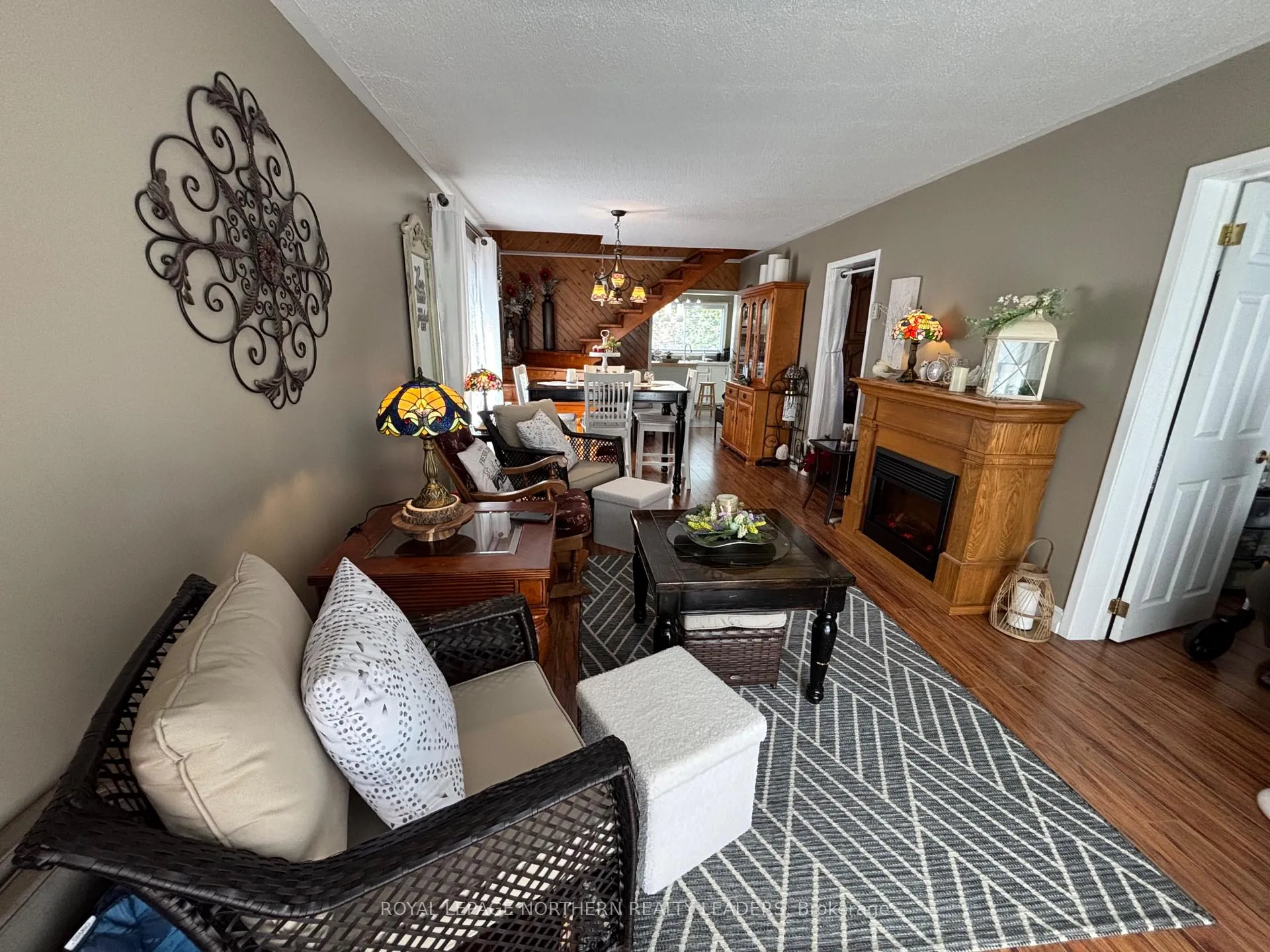 Photo 9 of 411 Tenth Avenue, Cochrane — HOMEH