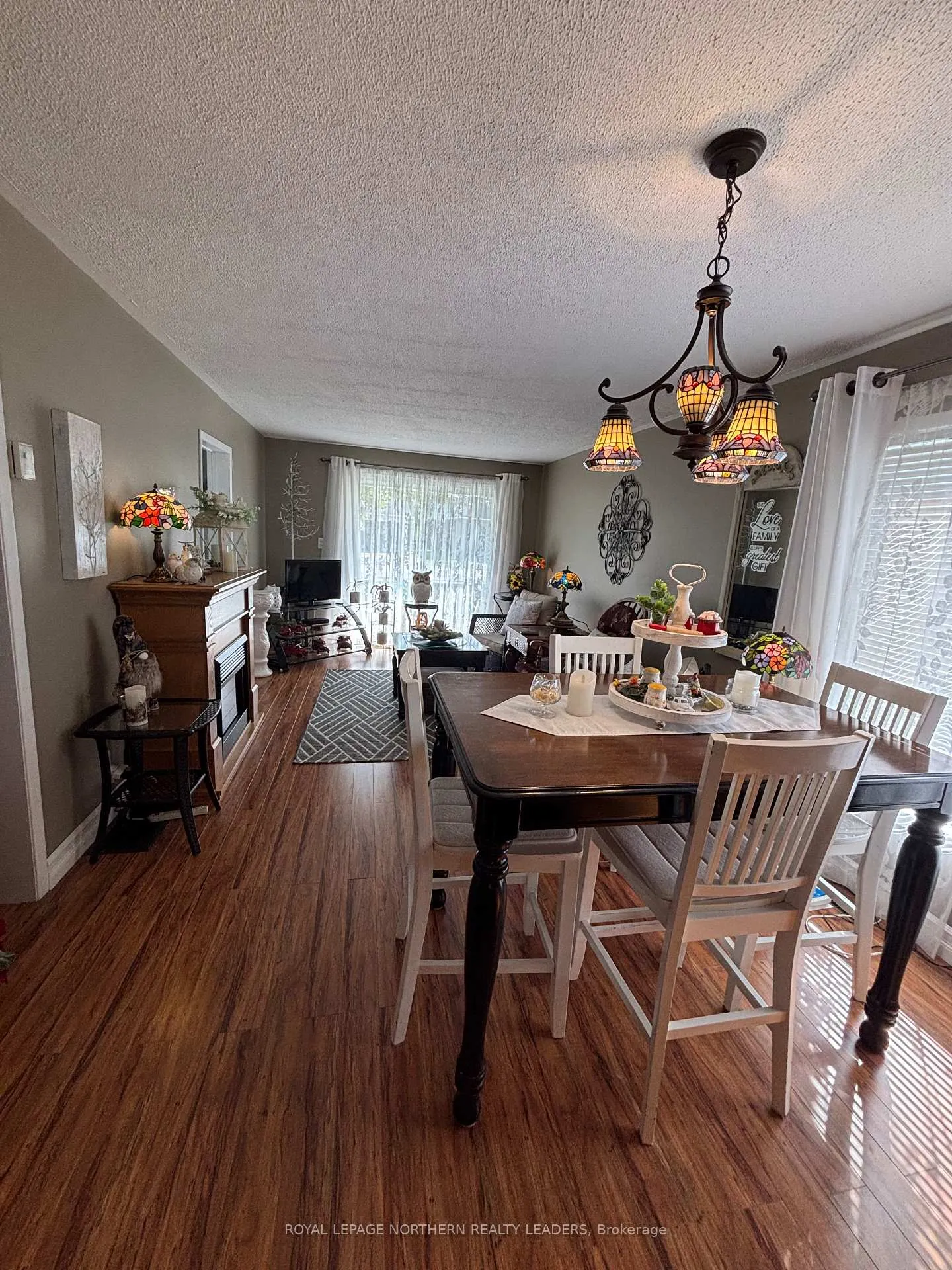 Photo 11 of 411 Tenth Avenue, Cochrane — HOMEH