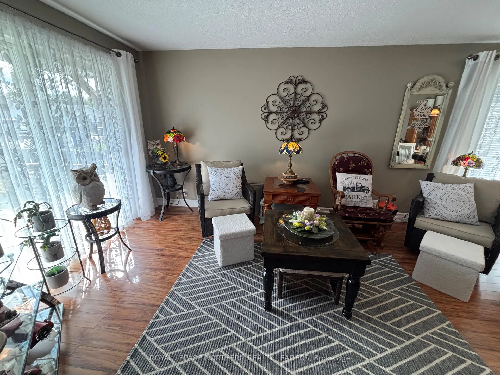 Photo 13 of 411 Tenth Avenue, Cochrane — HOMEH