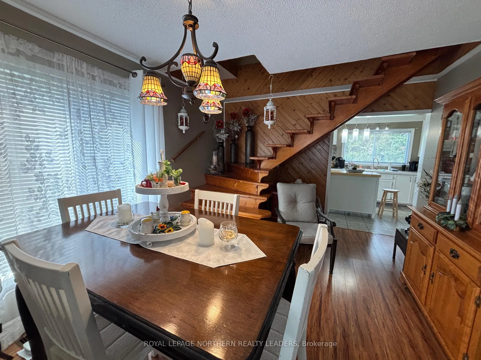 Photo 14 of 411 Tenth Avenue, Cochrane — HOMEH