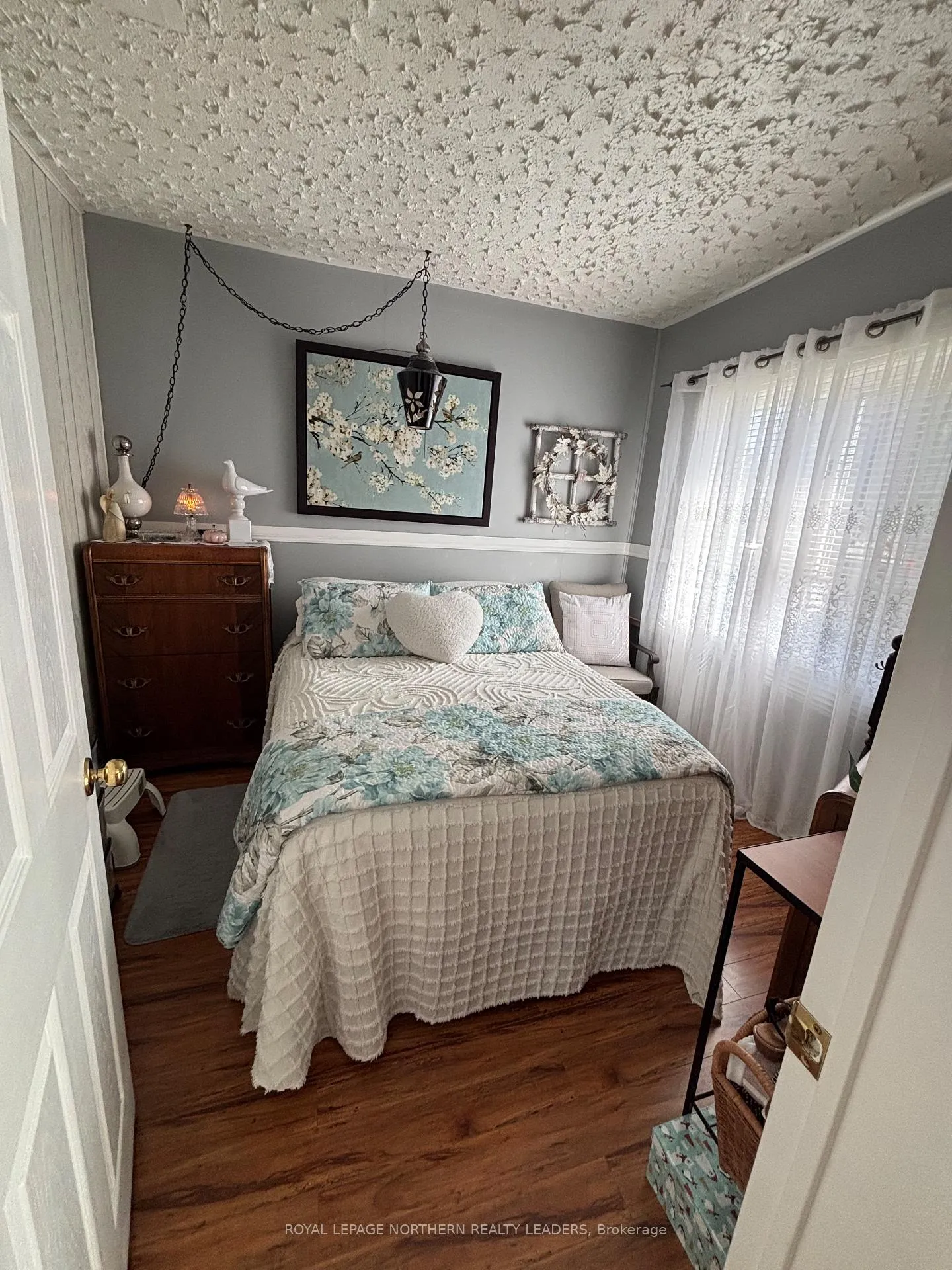 Photo 15 of 411 Tenth Avenue, Cochrane — HOMEH