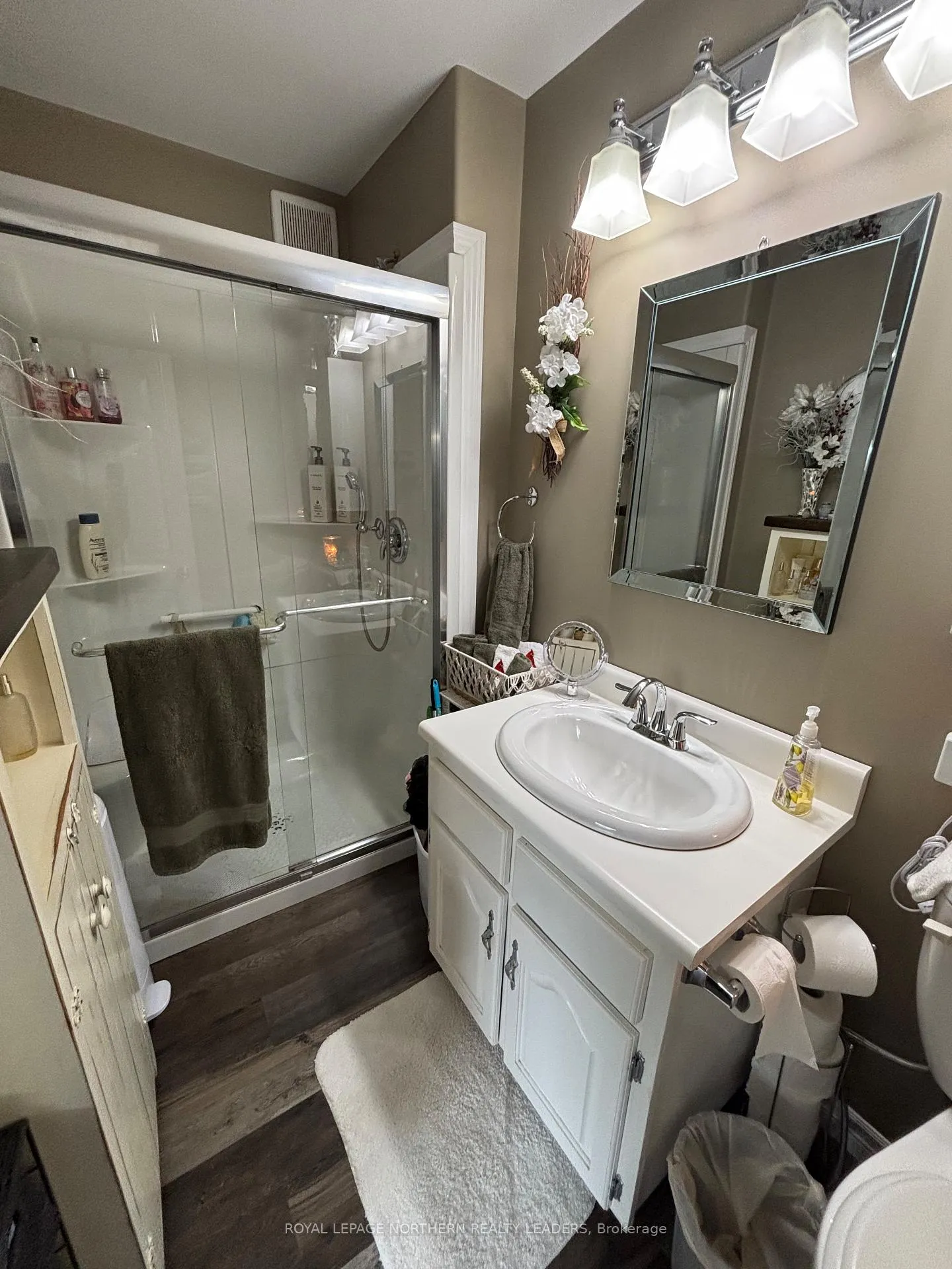 Photo 18 of 411 Tenth Avenue, Cochrane — HOMEH