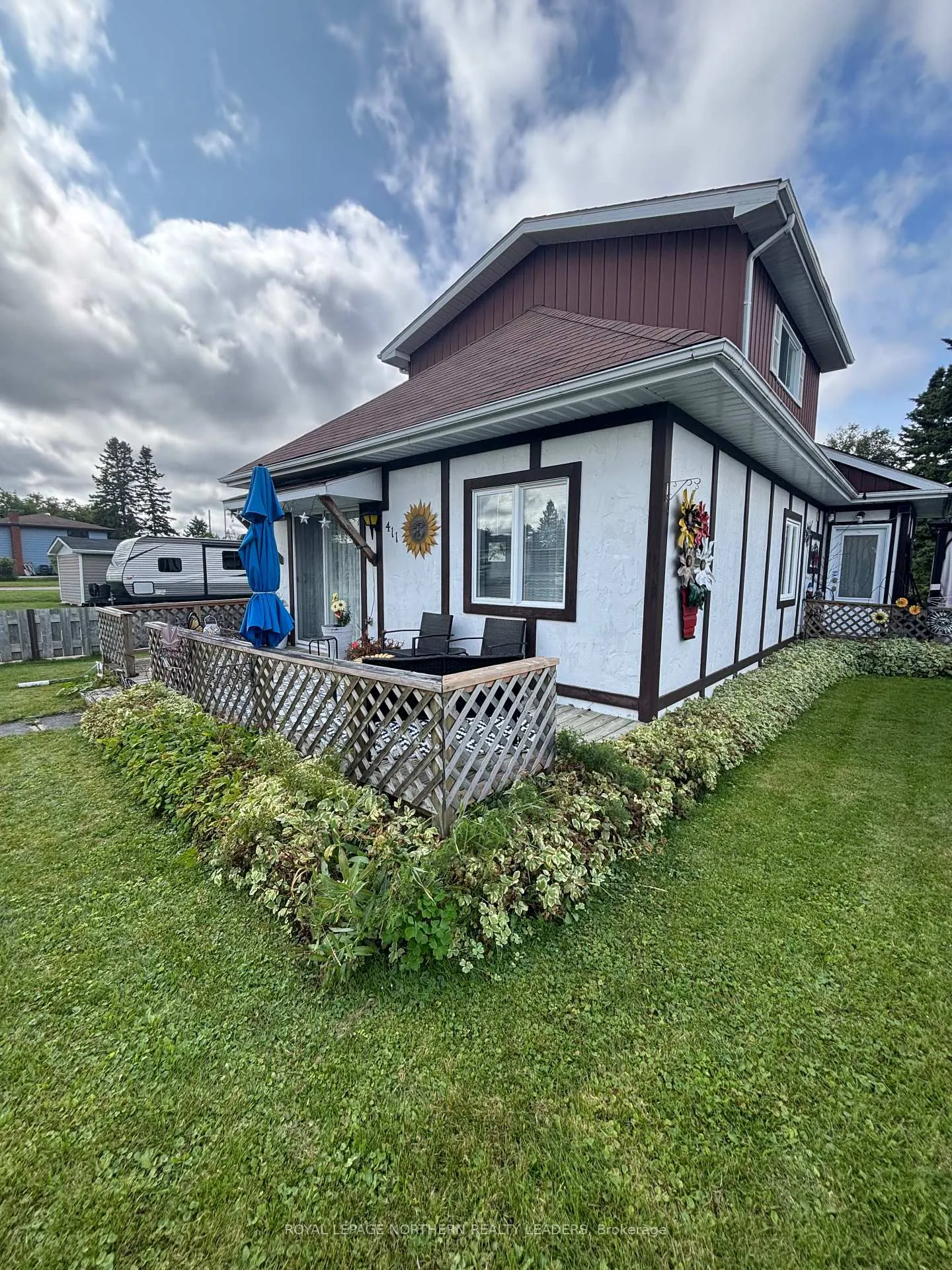 Photo 19 of 411 Tenth Avenue, Cochrane — HOMEH