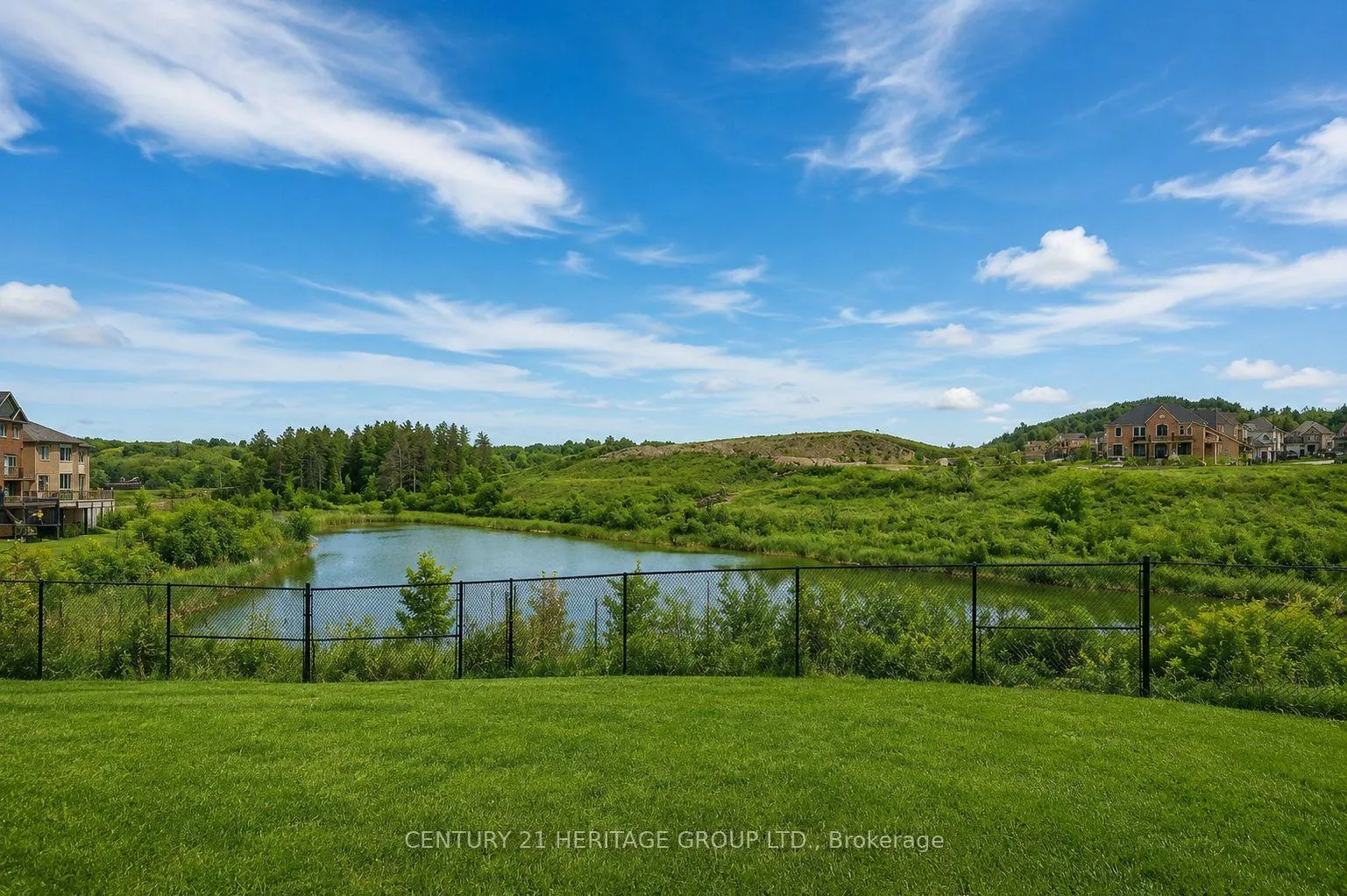 Photo 2 of 51 Hydrangea Hollow, East Gwillimbury, Holland Landing — HOMEH