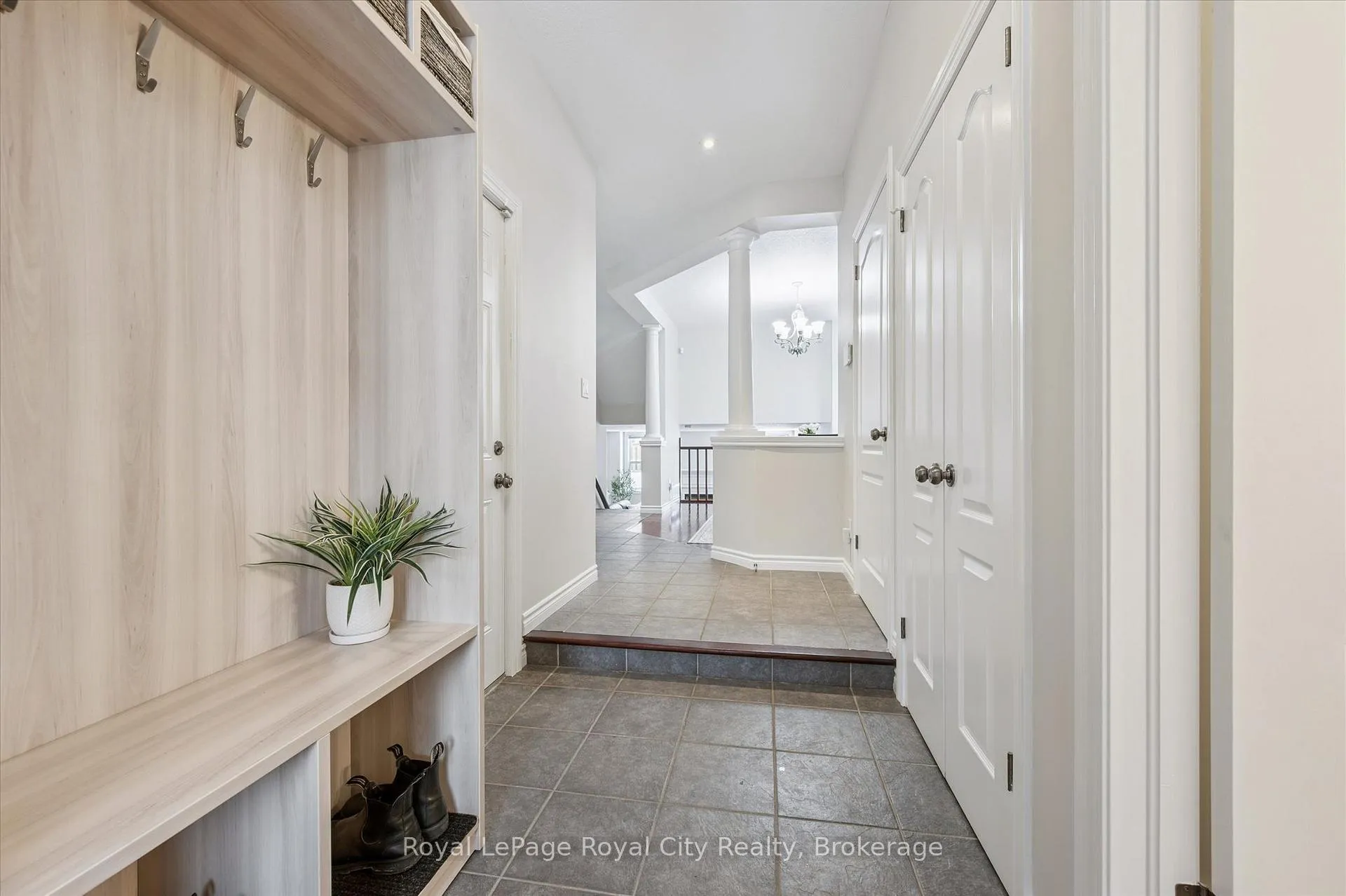 Photo 8 of 273 Carrington Drive, Guelph, Kortright West — HOMEH