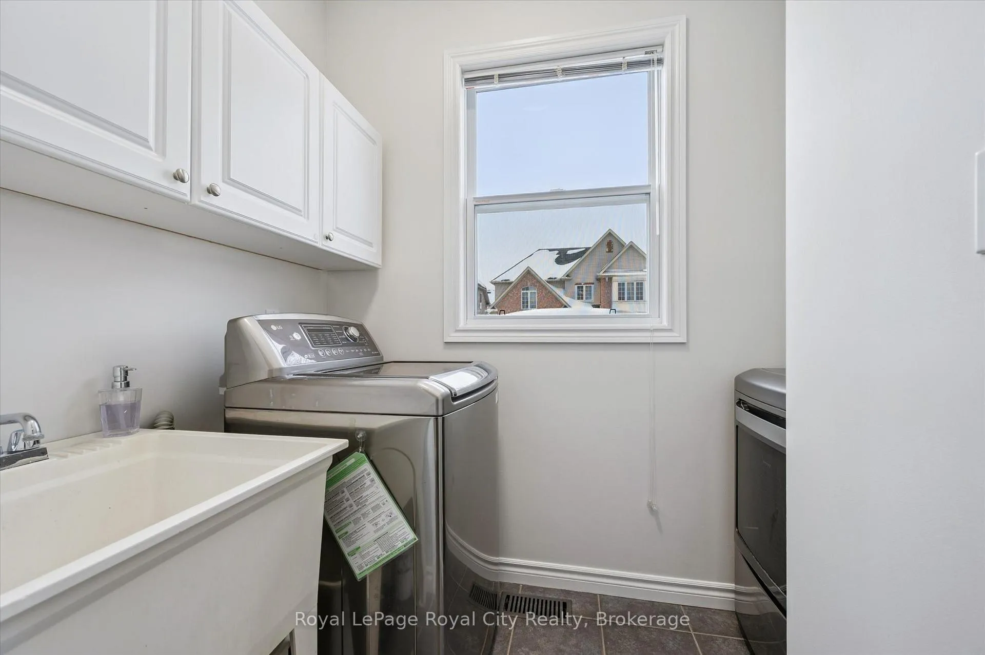 Photo 10 of 273 Carrington Drive, Guelph, Kortright West — HOMEH